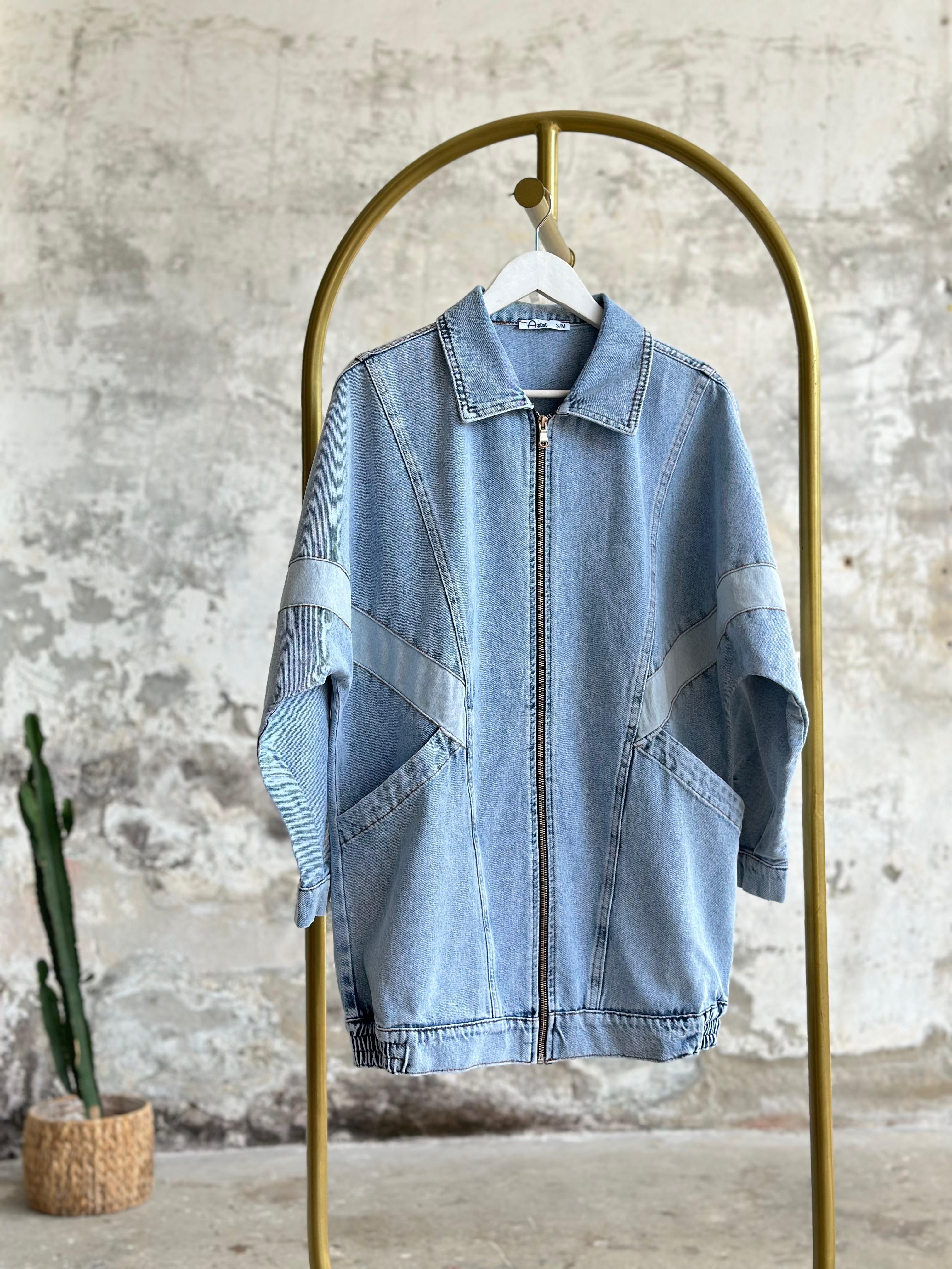 Oversize Kesim Geometrik Dikiş Detaylı Denim Ceket (Buz Mavisi)