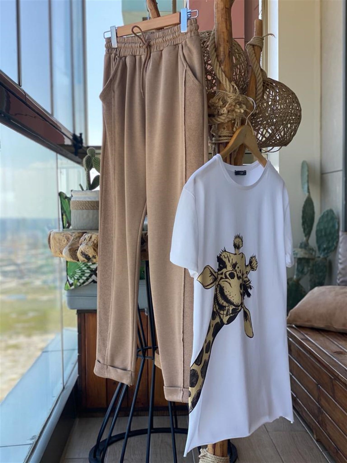 Paça Katlama Detaylı Eşofman Pantolon (Bej)