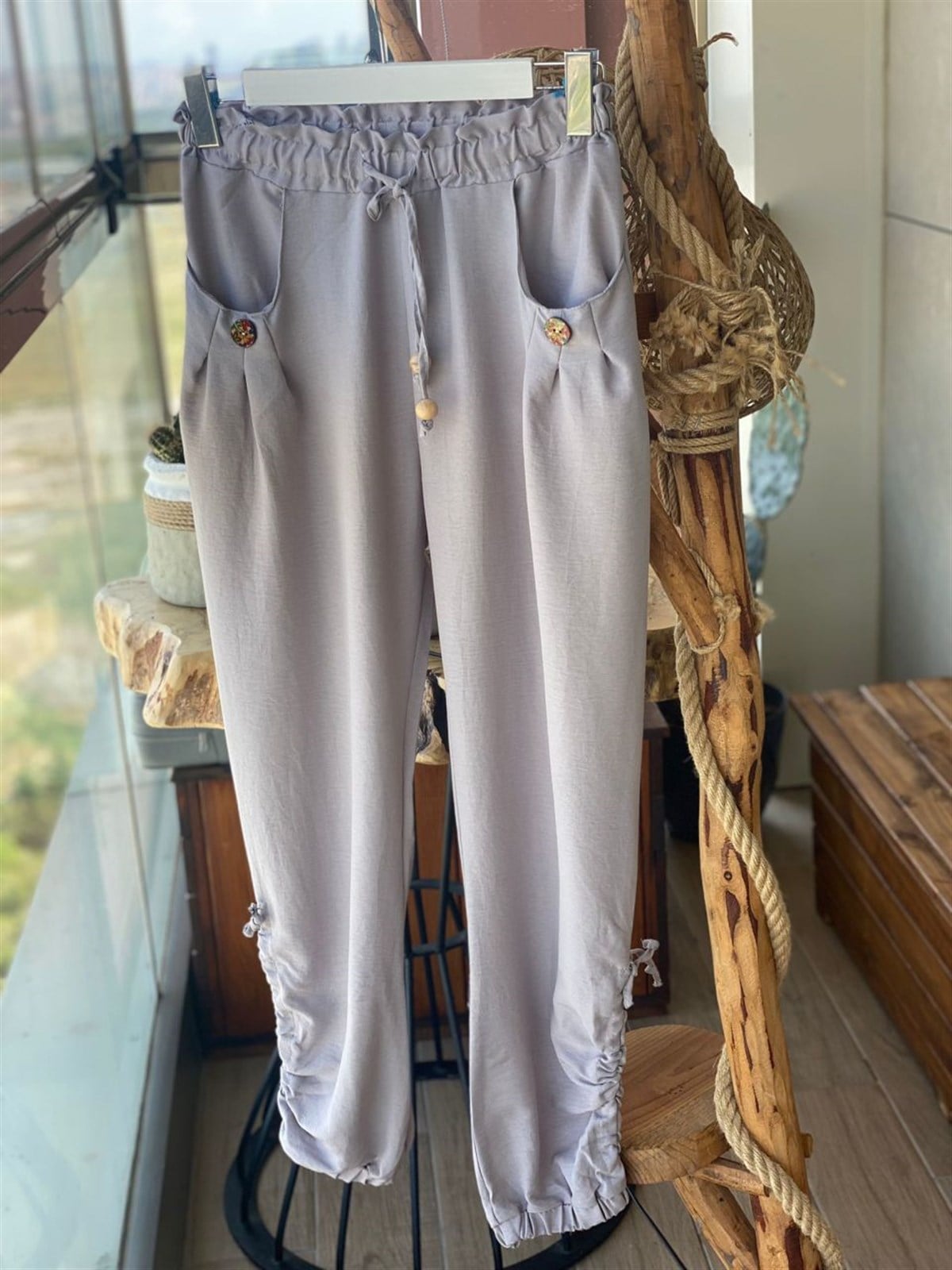 Paçaları Büzgü Detaylı Pantolon (Gri)