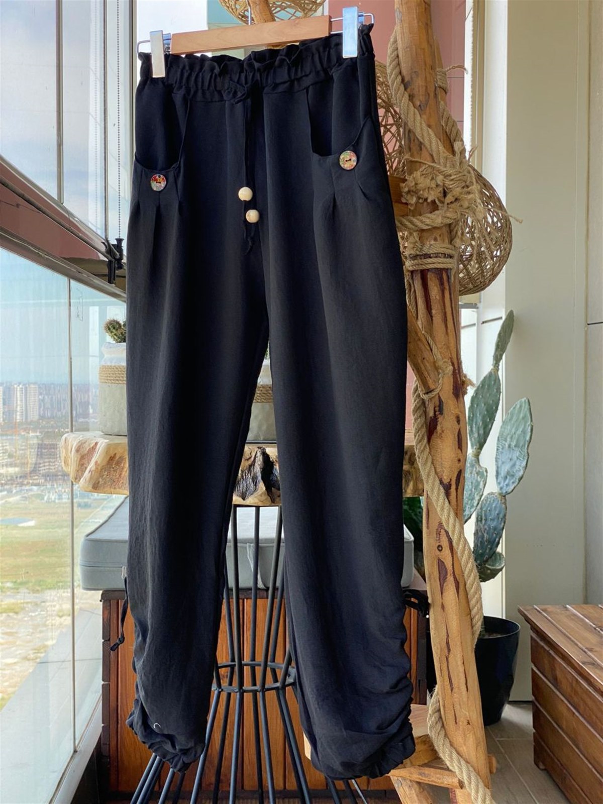 Paçaları Büzgü Detaylı Pantolon (Siyah)