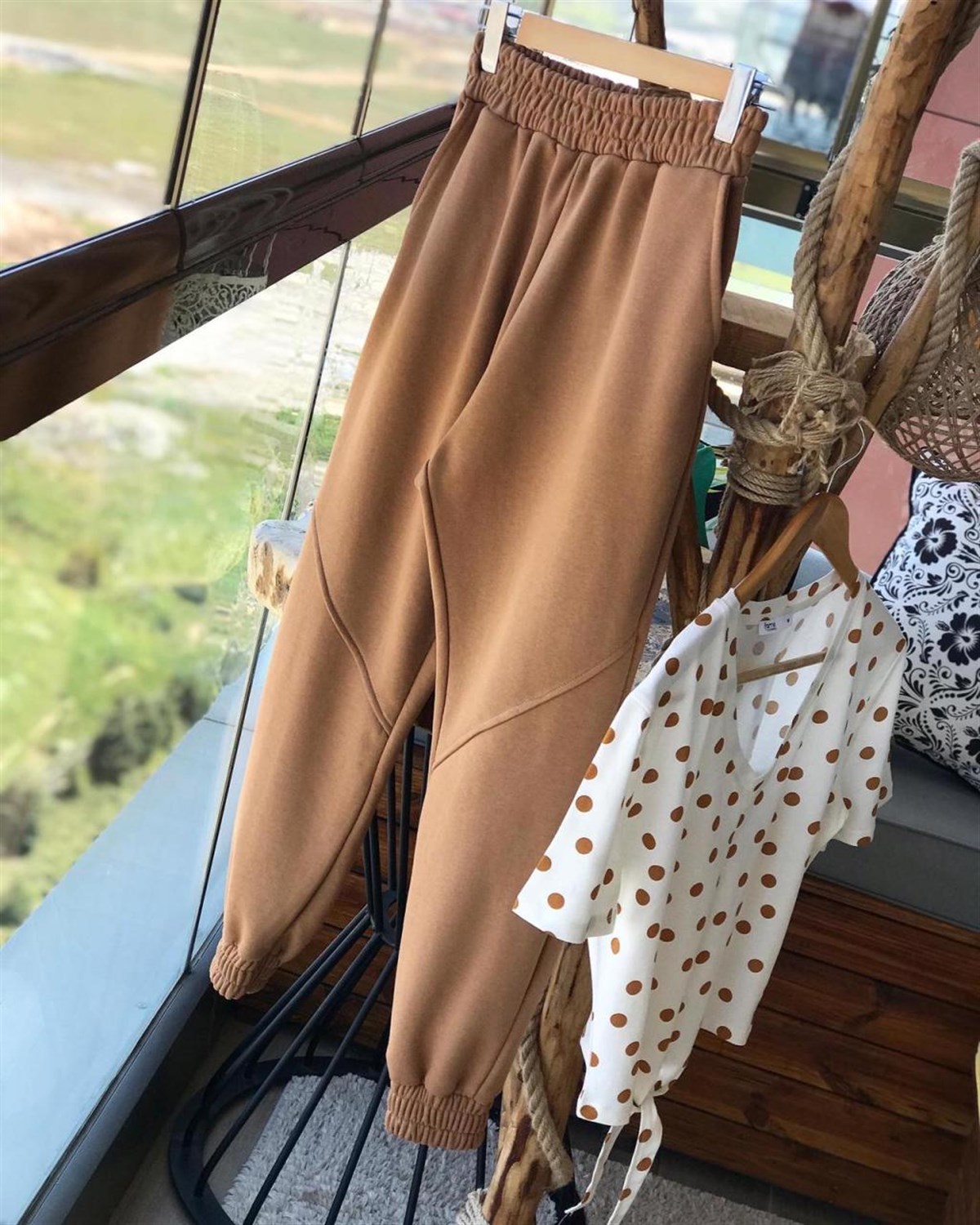 Paçası Dikiş Detaylı Eşofman Pantolon (CAMEL)