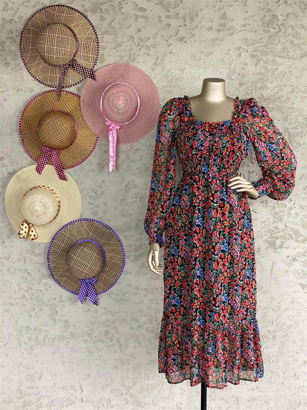 Pembe Çiçekli Midi Boy Şifon Elbise (Siyah)
