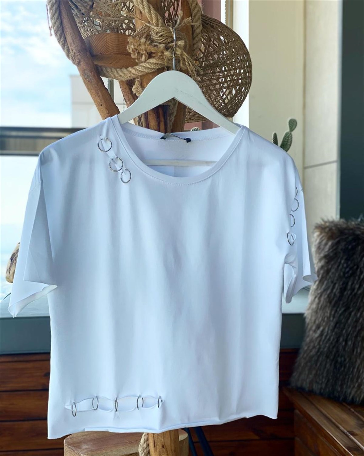 Piercing Model Basic Tshirt (BEYAZ)