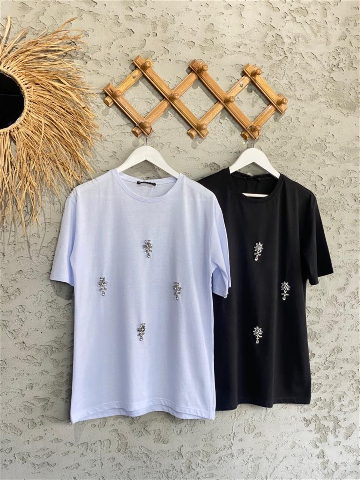 Salkım Figürlü Kristal Taşlı Tshirt (Siyah/Beyaz)