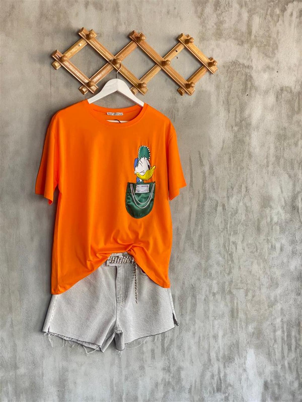 Saten Cep Taş İşlemeli Daffy Duck Kadın Tişört (Oranj)
