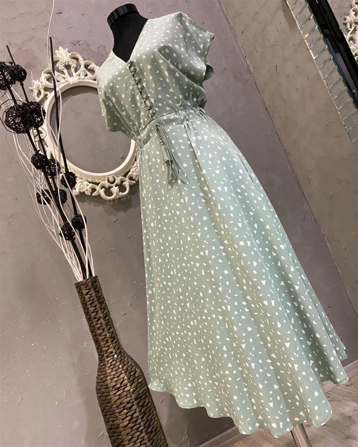 Sırt Detaylı Beli Lastikli Midi Boy Elbise (MİNT)