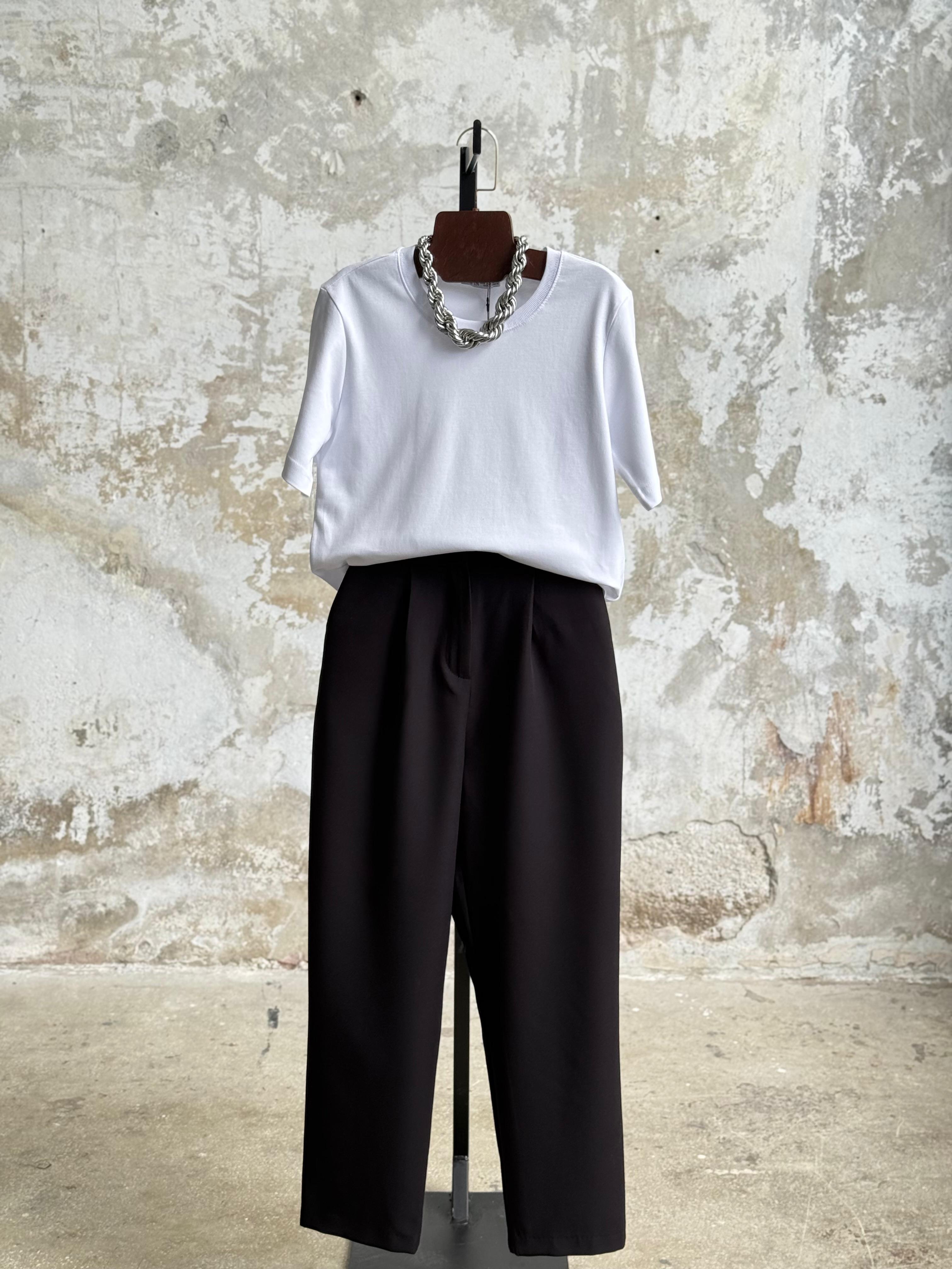 Sırt Lastik Detaylı Havuç Model Pantolon (Siyah)