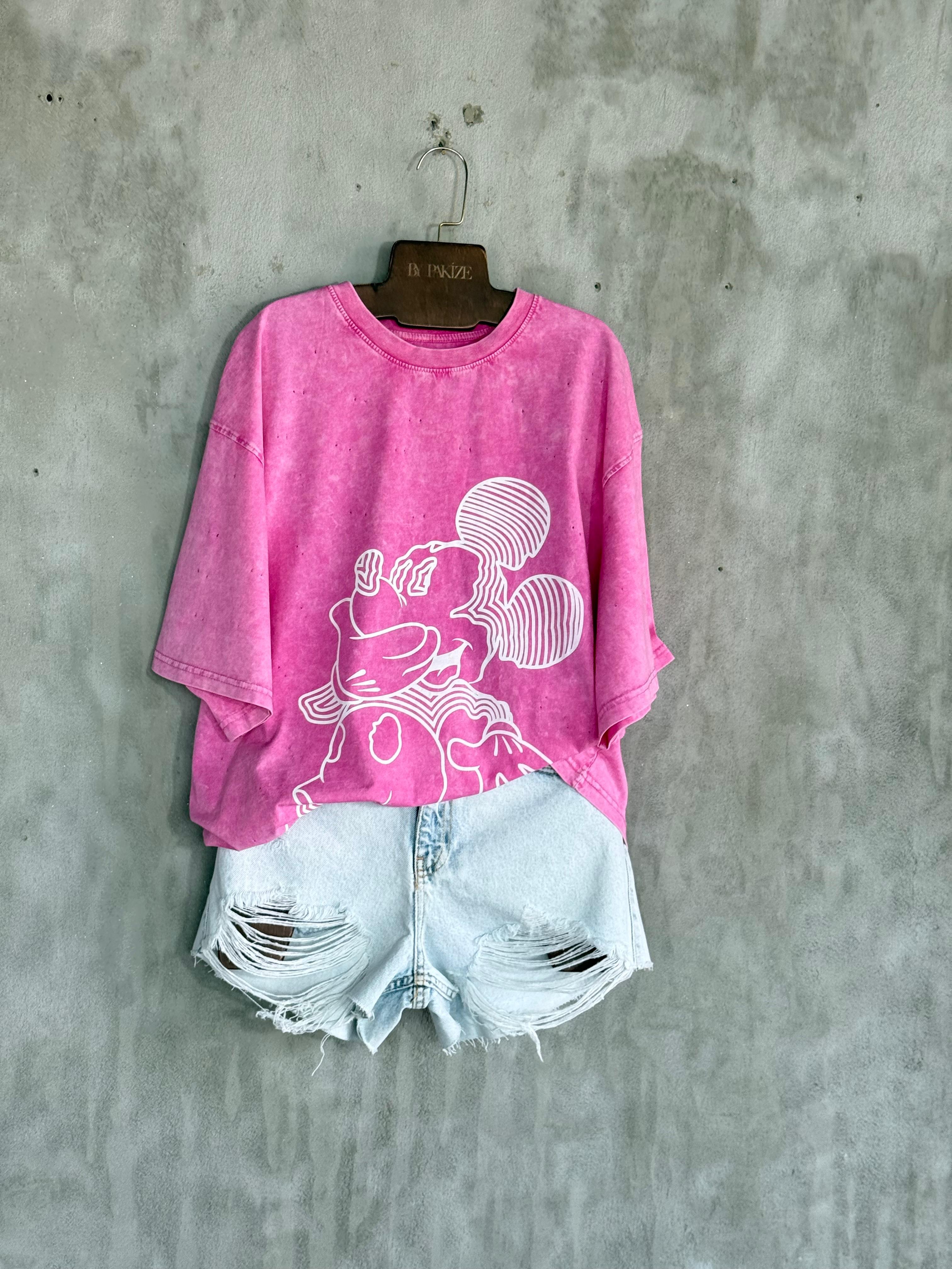 Taş Yıkamalı Beyaz Mickey Baskılı Oversize Dokuma Tişört (Pembe)