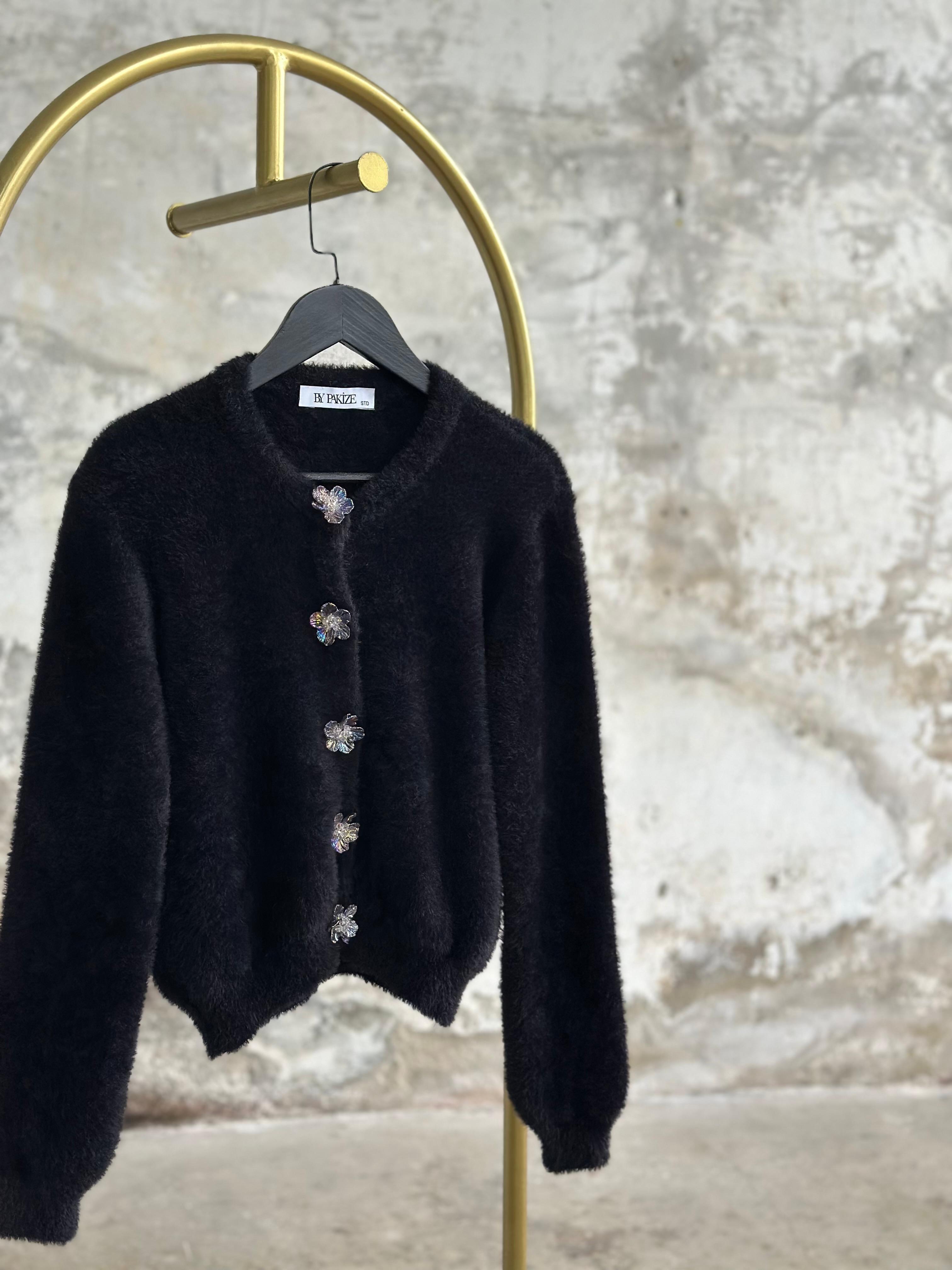 Tasarım Çiçek Düğmeli Angora Hırka (Siyah)