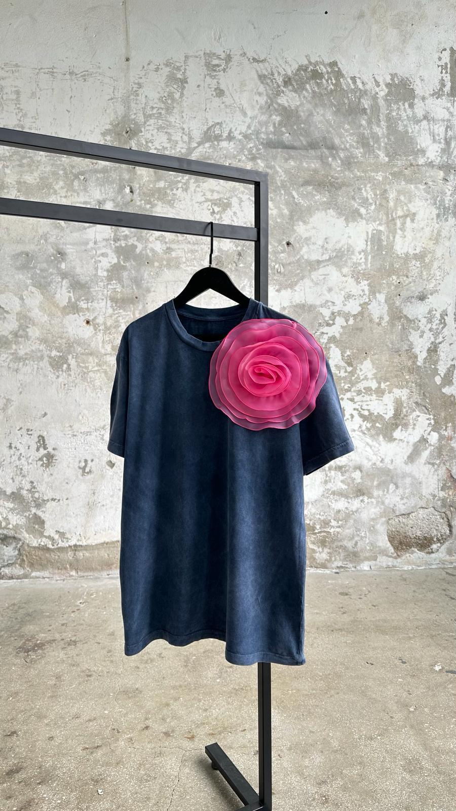 Tasarım Model Pembe Organze Güllü Taş Yıkamalı Tişört (İndigo)