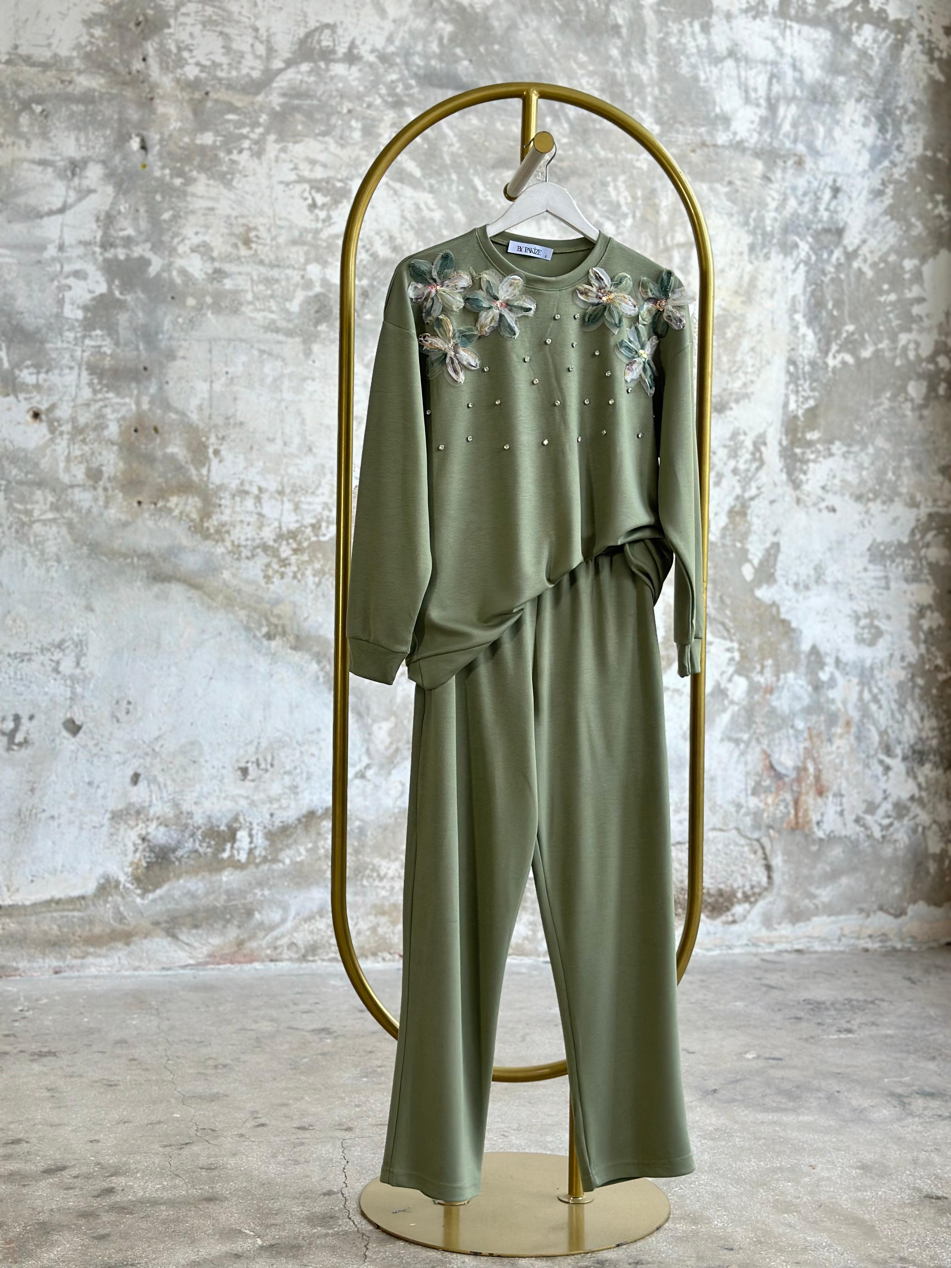 Tasarım Organze Kumaş Çiçekli Kristal Taş İşçilikli Takım (Mint)