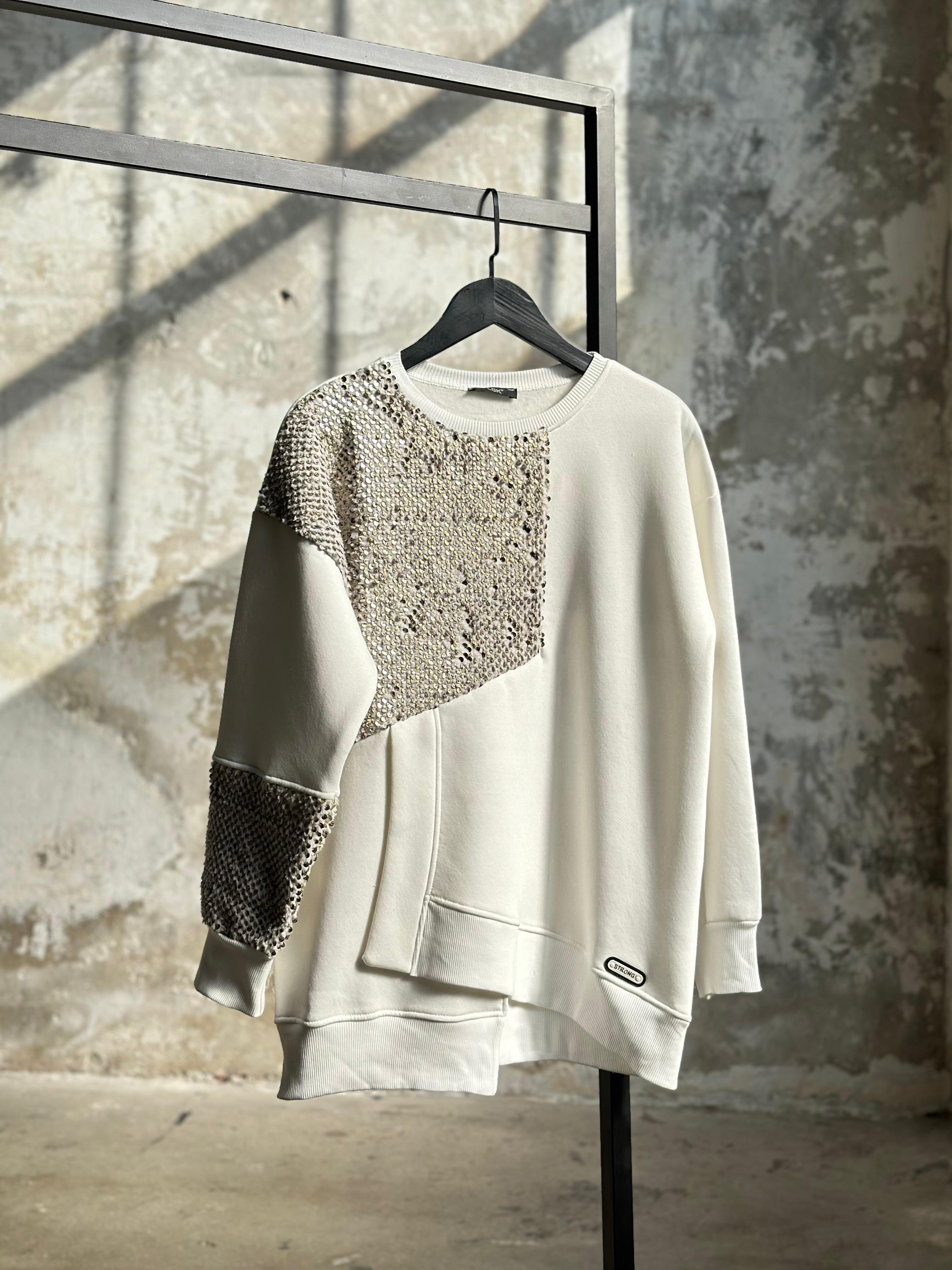 Tasarım Peluş Üzeri Payet İşlemeli Sweat (Beyaz)