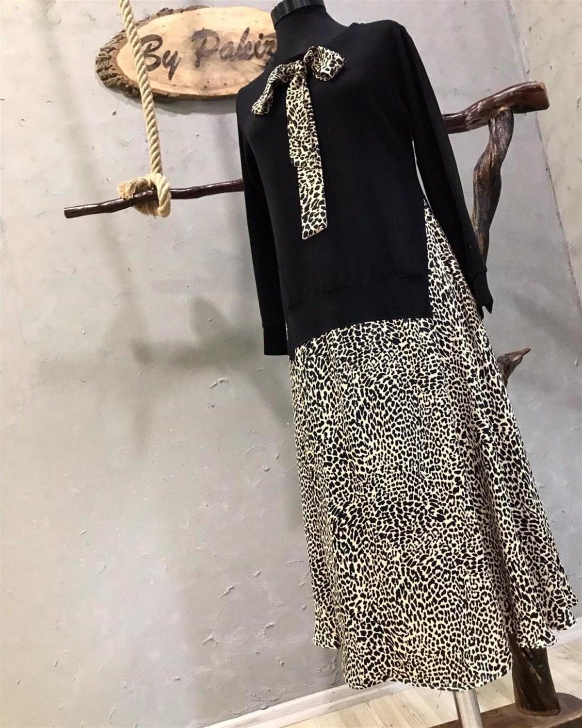 Triko ve Saten Leopar Detaylı Elbise