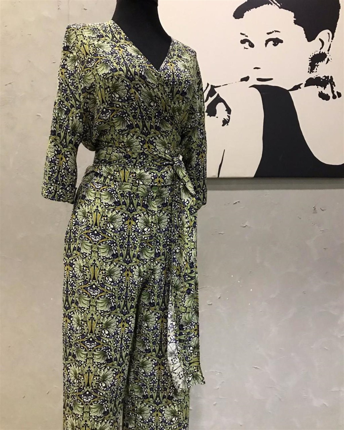 Üstü Kruvaze Model Pantolonlu Takım