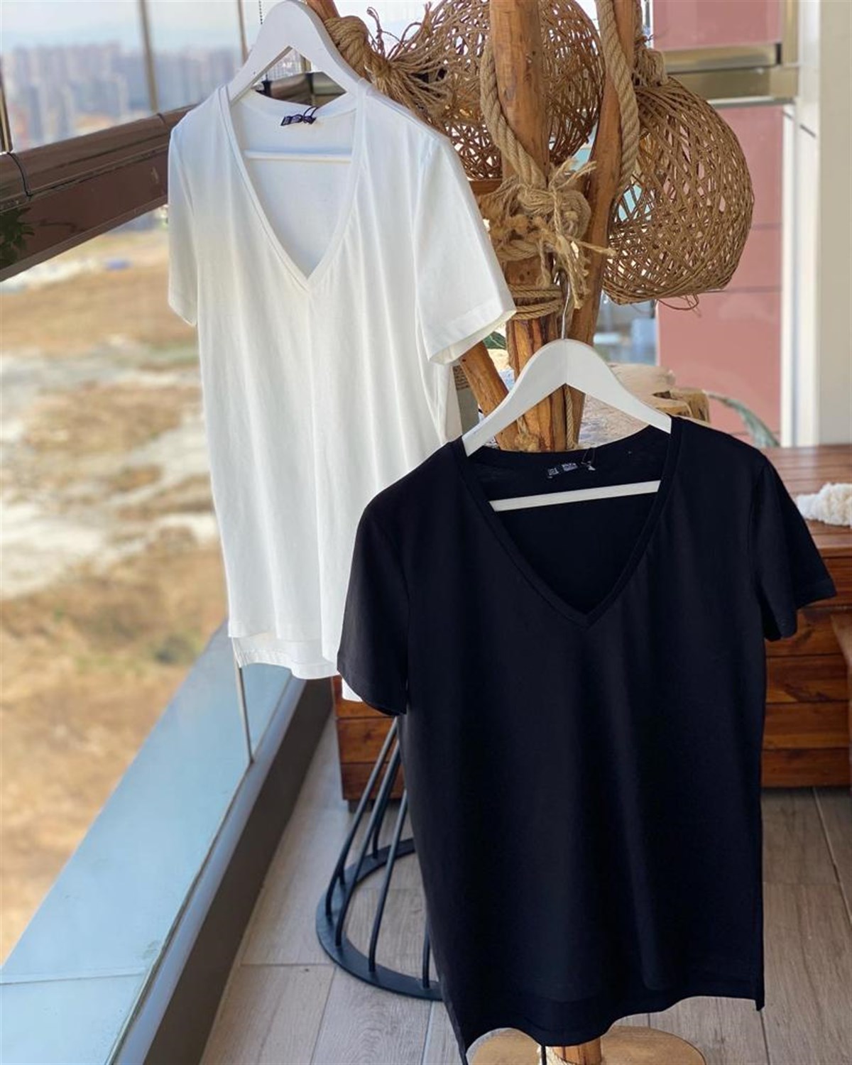 V Yaka Basic Tshirt (Siyah&Beyaz)