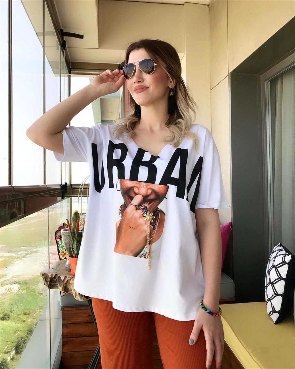 V Yaka Salaş Taşlı Tshirt
