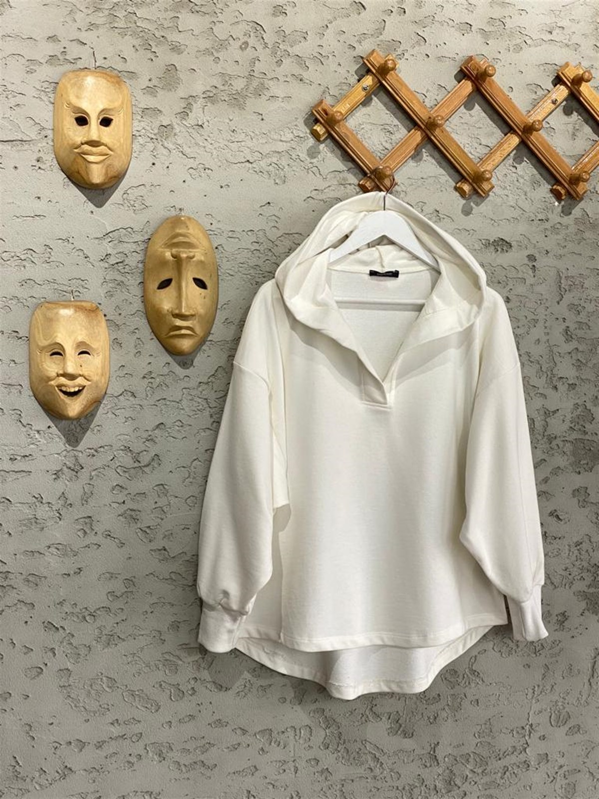 Yaka Detaylı Kapüşonlu Sweat (Ekru)