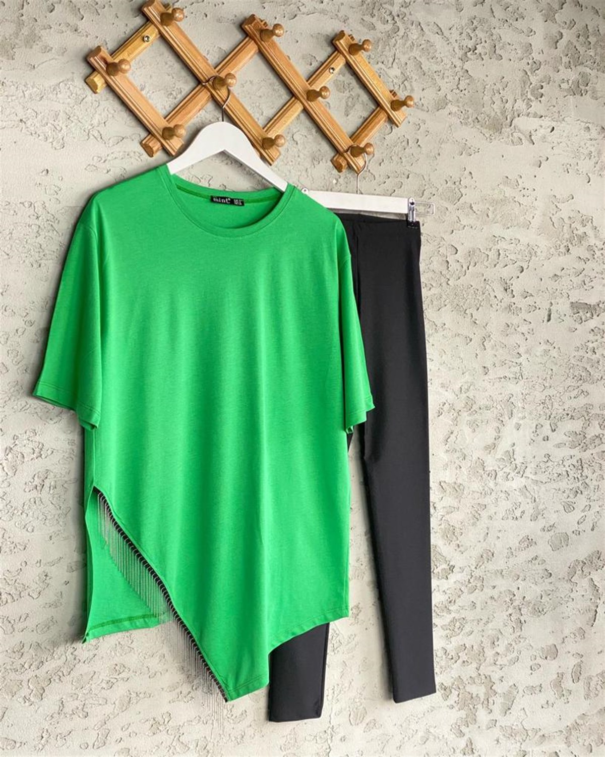 Yanı Yırtmaçlı Zincir Detaylı Tshirt (Yeşil)