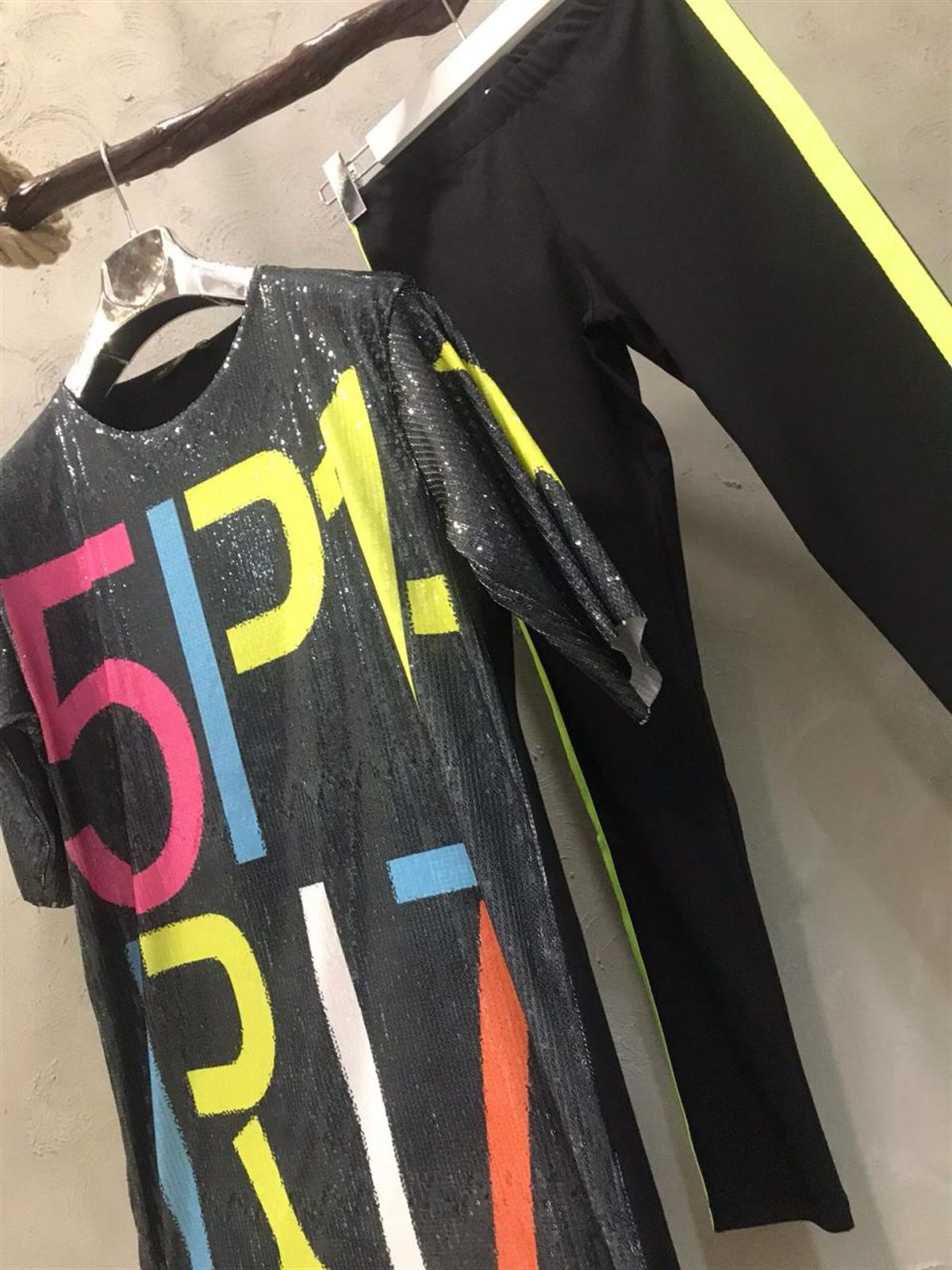 Yanları Şerit Detaylı Tayt