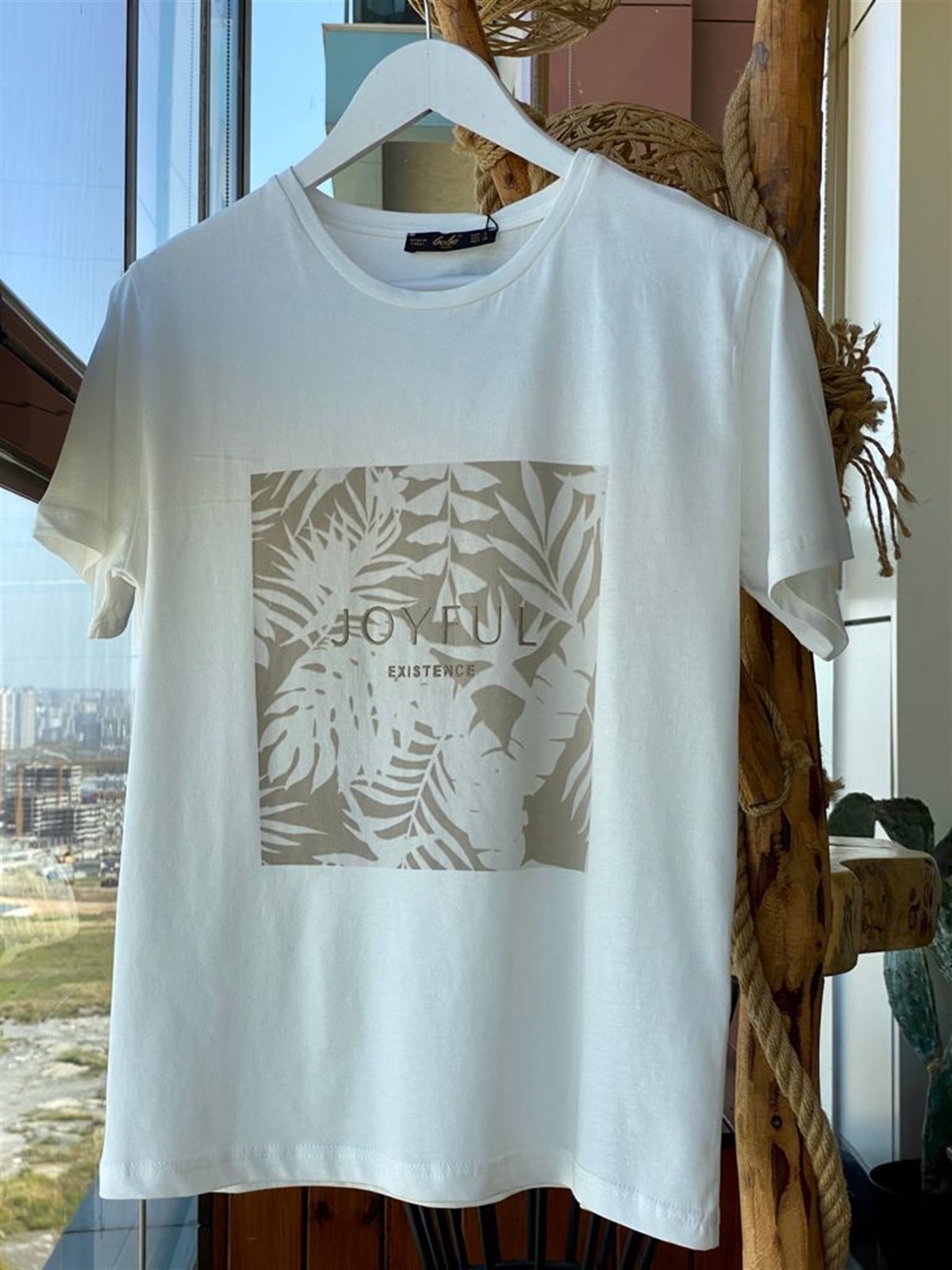 Yaprak Desenli Tshirt (Bej)