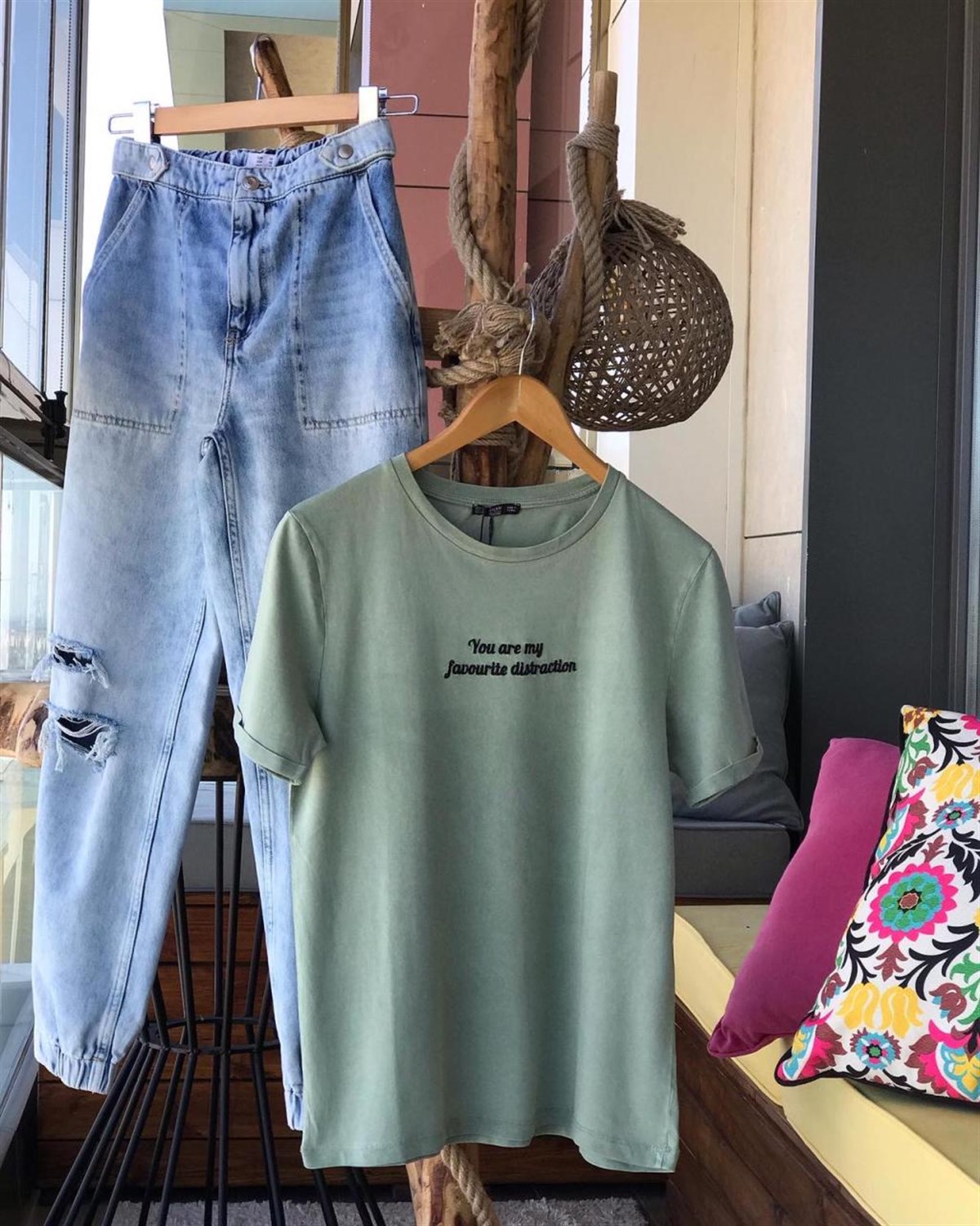 Yıkamalı Yazıları Nakış Detaylı Tshirt (HAKİ)
