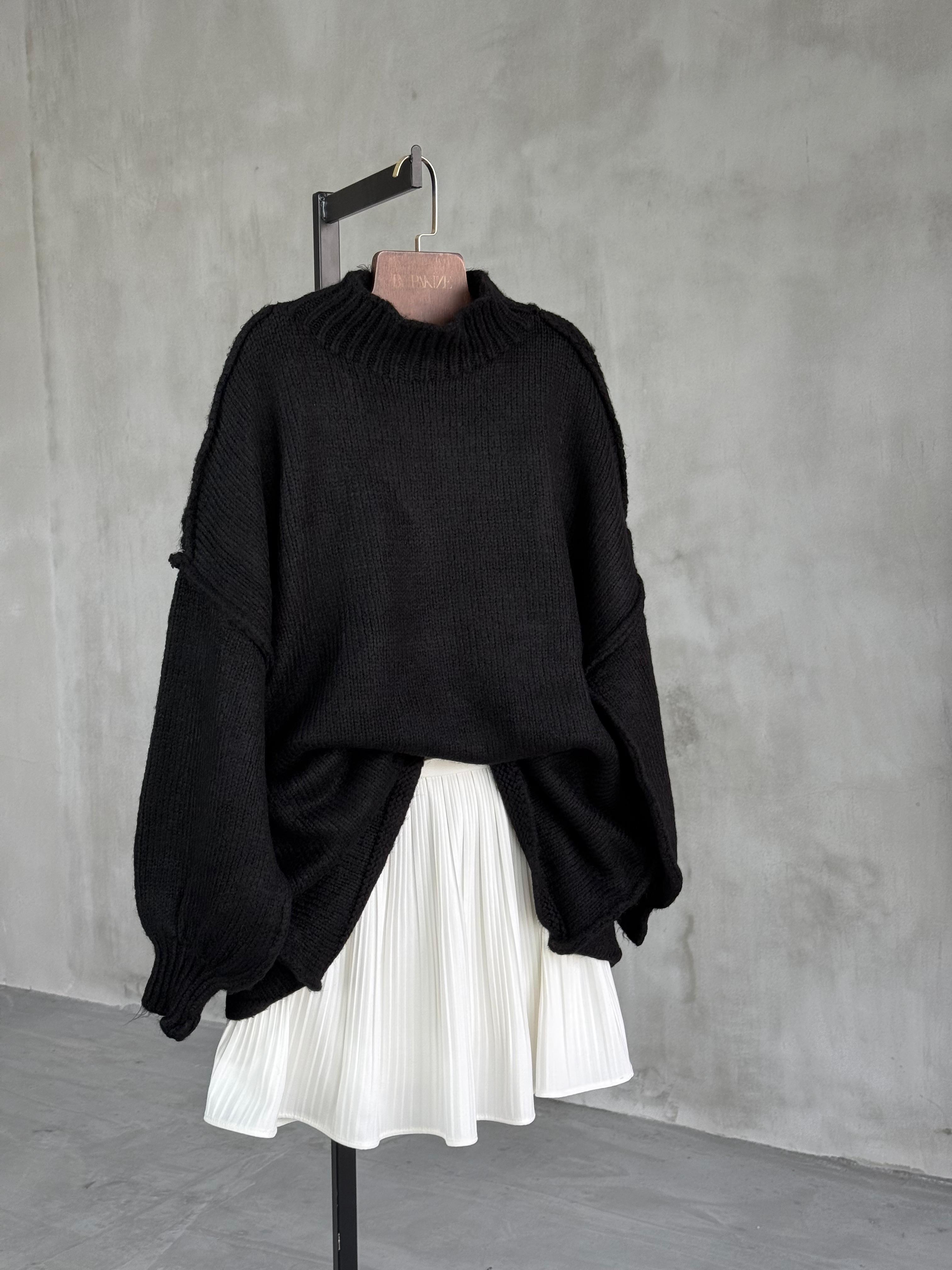 Yumoş Dış Dikişli Oversize Kazak (Siyah)