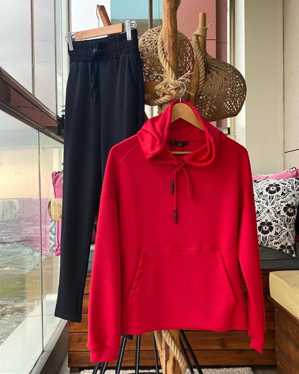Yumuşak Dokulu Kapşonlu Esnek Sweatshirt (KIRMIZI)
