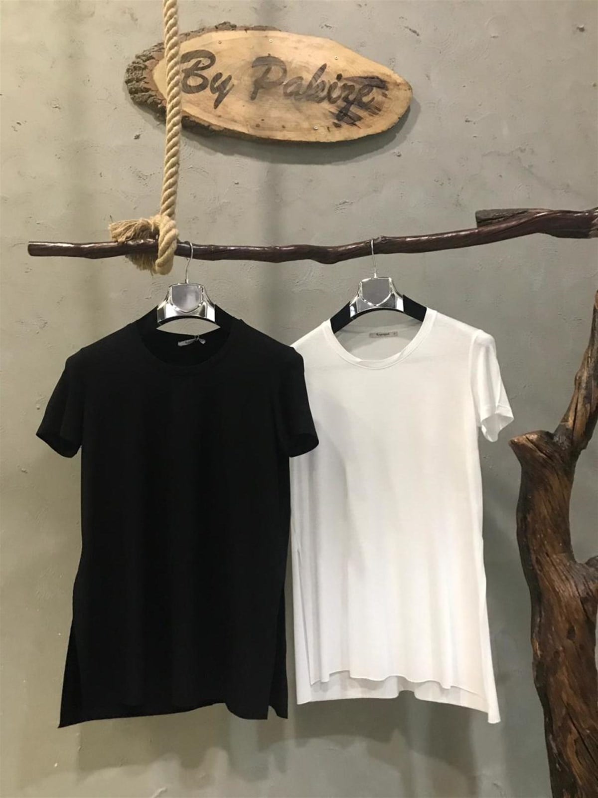 Yuvarlak Yaka Yanı Yırtmaçlı Tshirt (BEYAZ&SİYAH)
