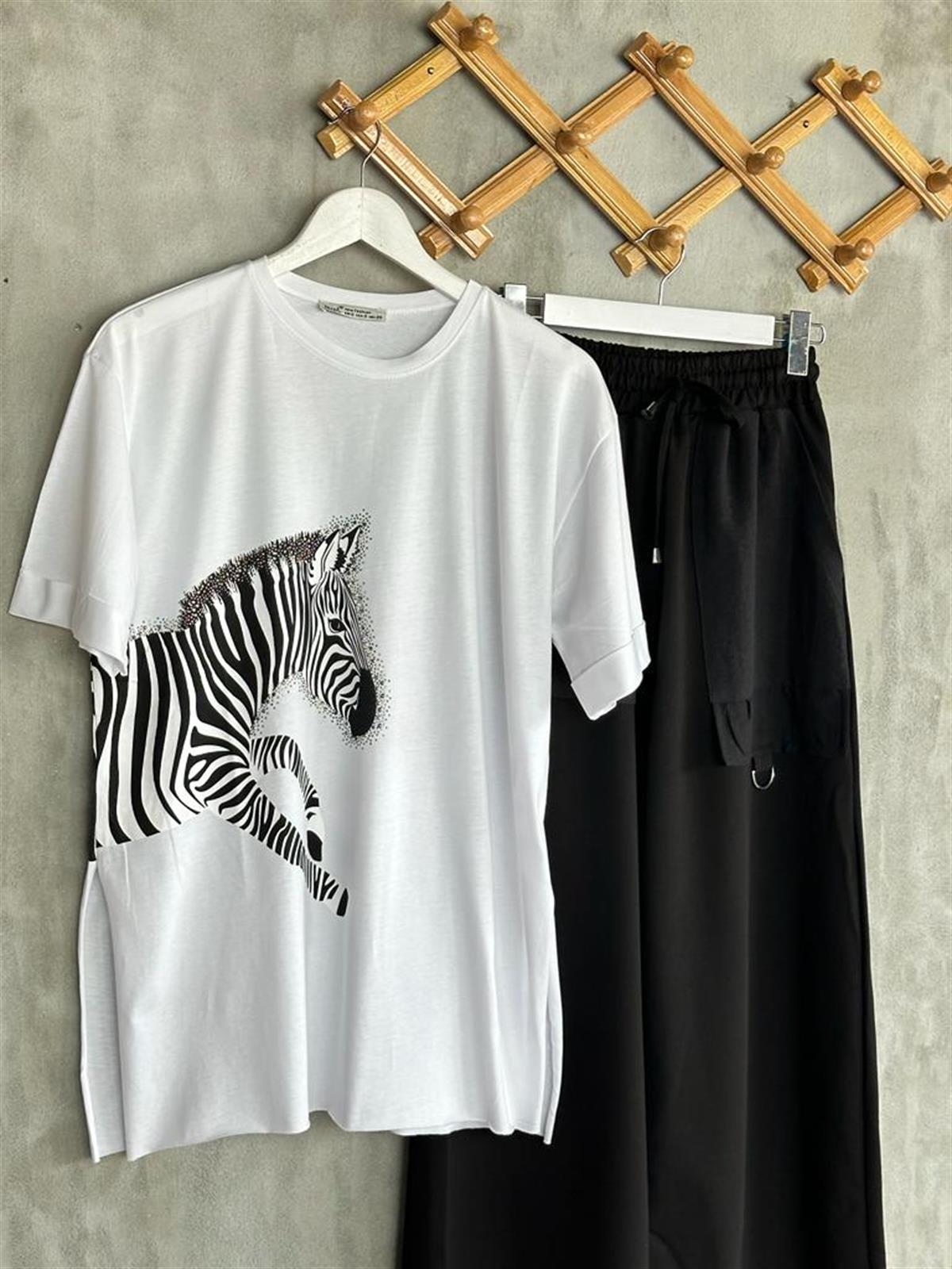 Zebra Desen Taş İşlemeli Yanı Yırtmaçlı Tunik Tişört (Beyaz)