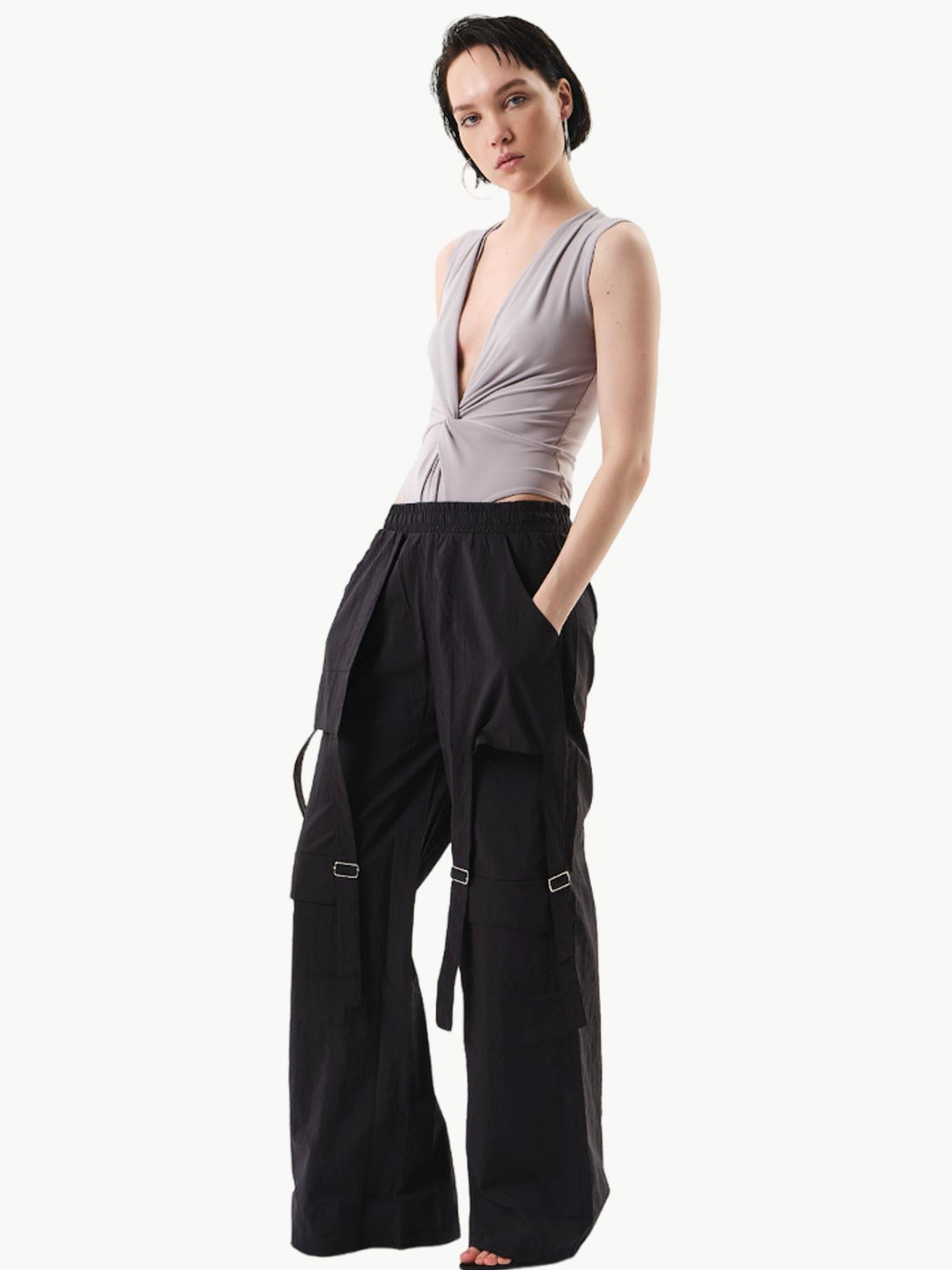 24SS103016 TW3-N-648 KEMER DETAYLI PARAŞÜT KUMAŞ PANTOLON Kategorisiz Modelleri