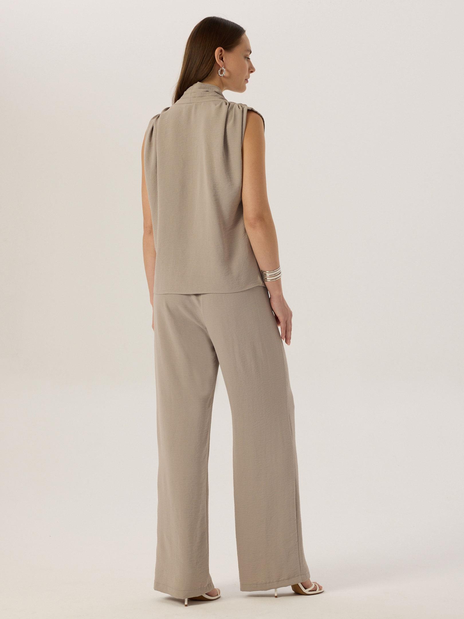 24SS109023 ÖNÜ PİLELİ V YAKALI KOLSUZ BLUZ Kategorisiz Modelleri
