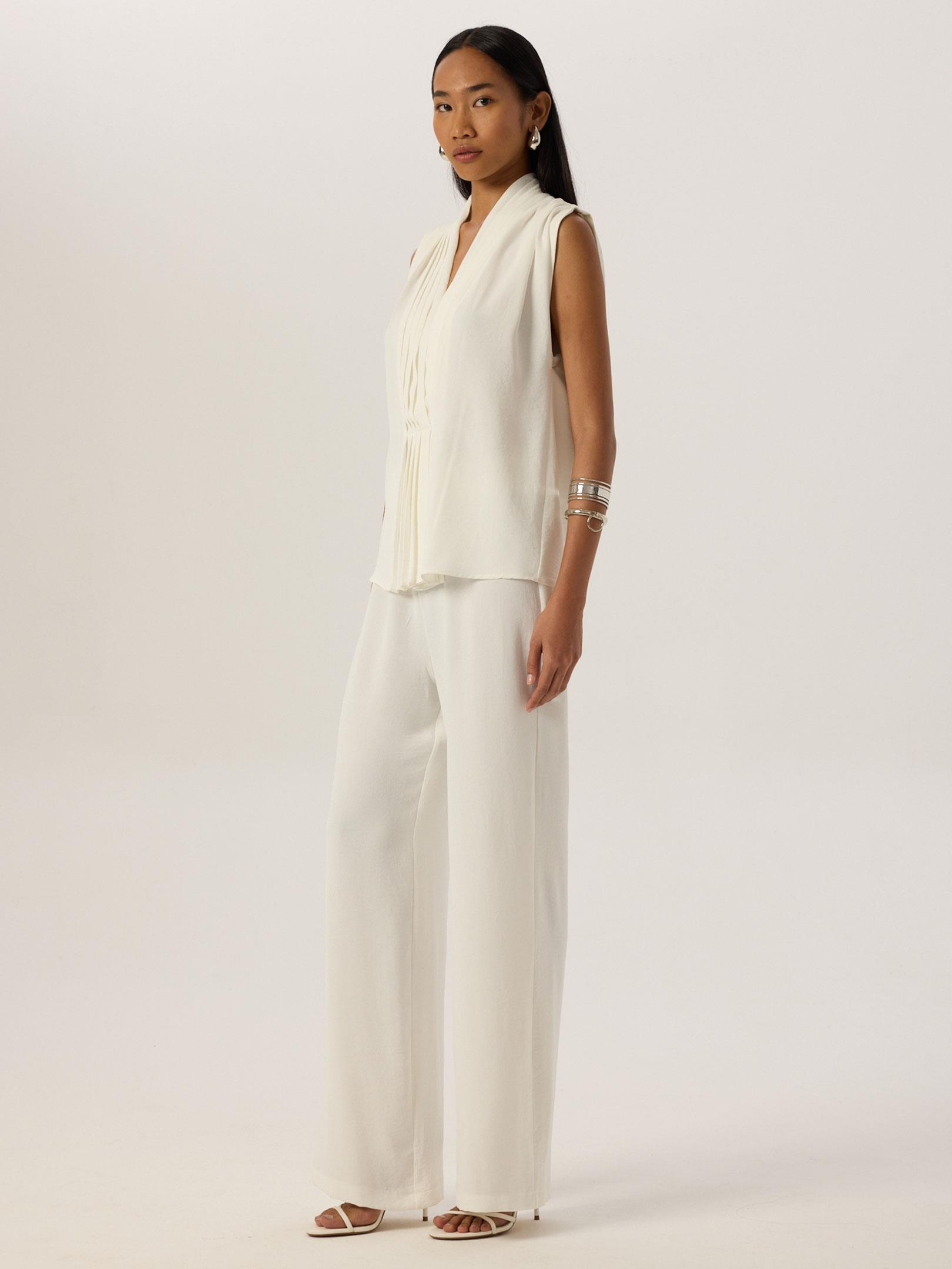 24SS109023 ÖNÜ PİLELİ V YAKALI KOLSUZ BLUZ Kategorisiz Modelleri