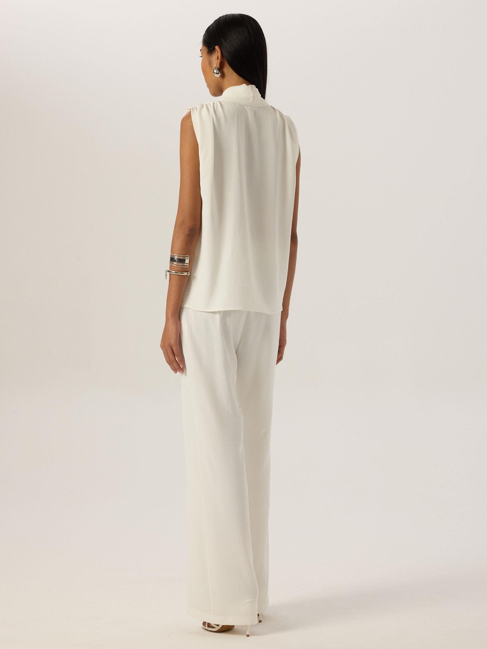 24SS109023 ÖNÜ PİLELİ V YAKALI KOLSUZ BLUZ Kategorisiz Modelleri