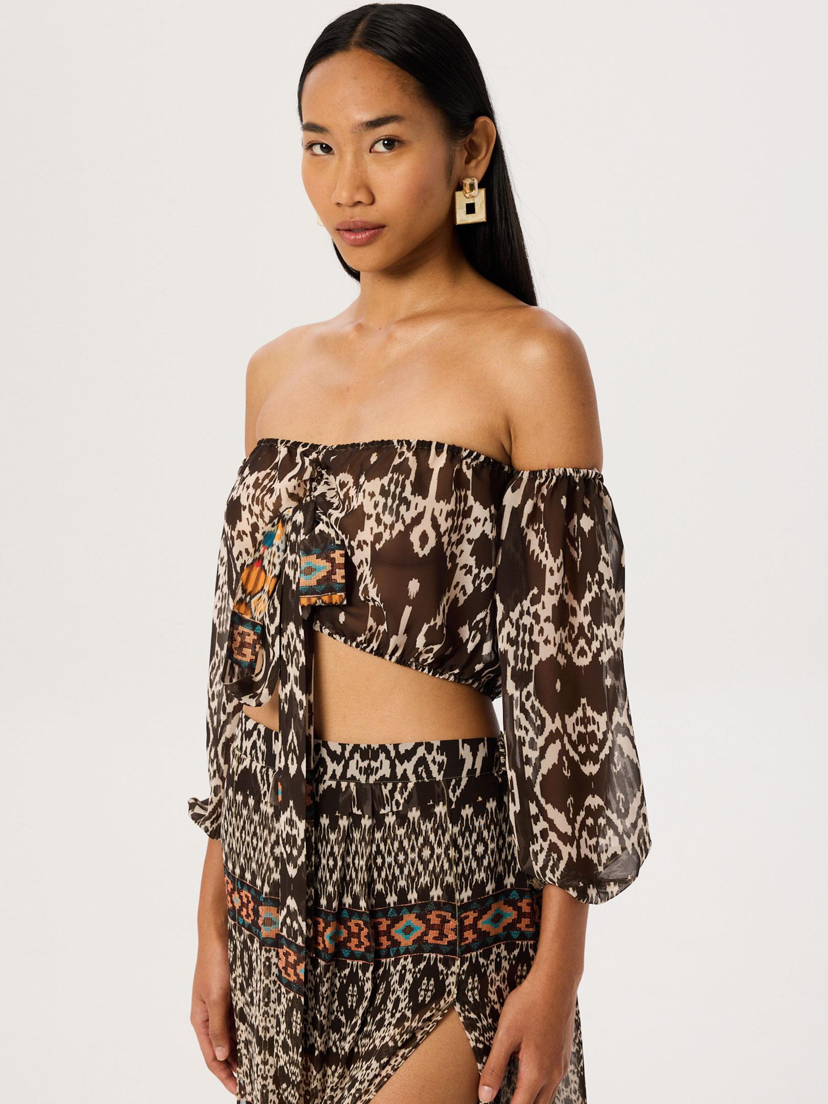 24SS109026 DÜŞÜK OMUZLU FONKSİYONEL BAĞLAMALI CROP BLUZ Kategorisiz Modelleri