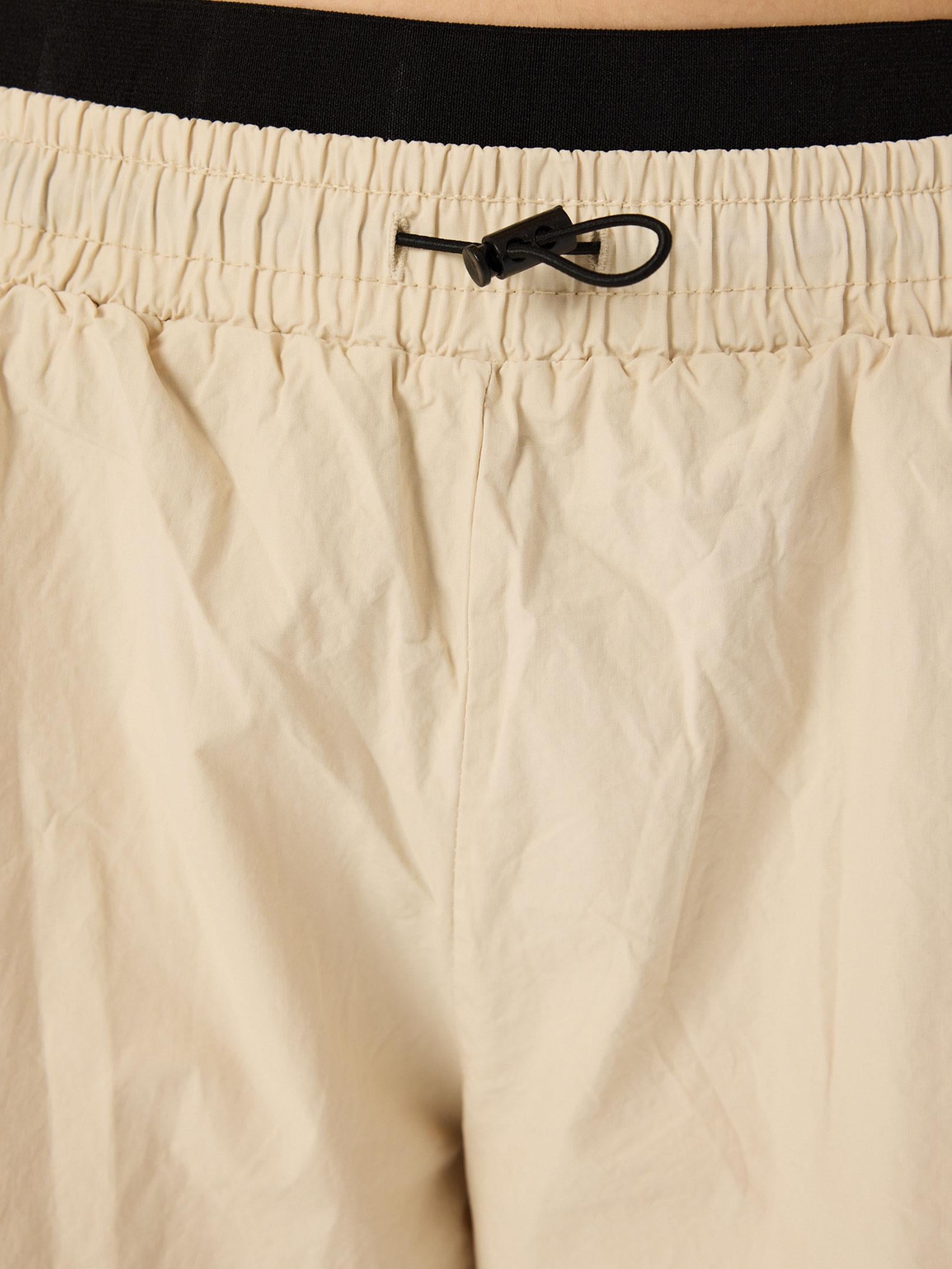 Beli Lastikli ve Büzgü Detaylı Kargo Pantolon - Bej Pantolon Modelleri