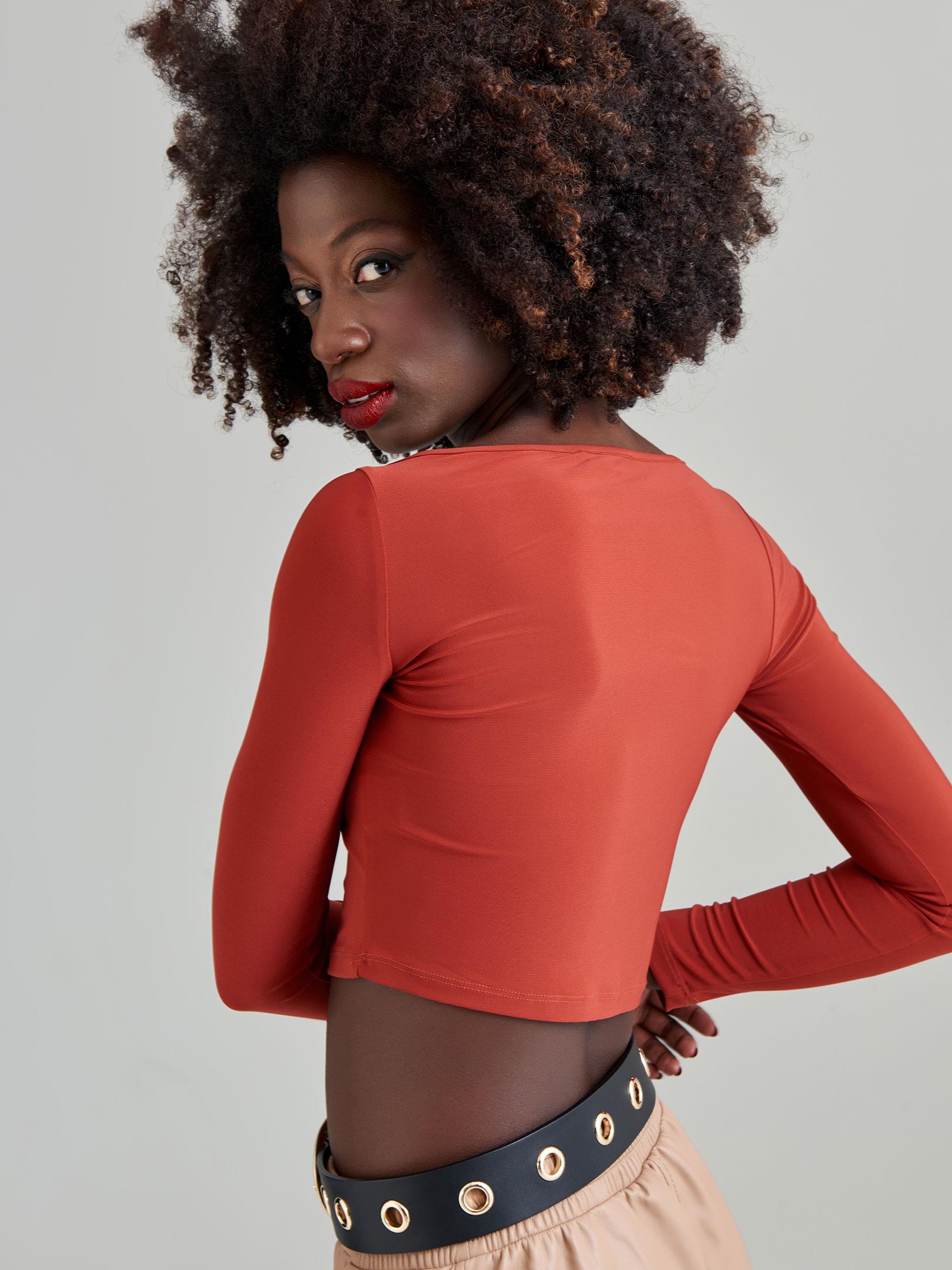 Cut Out Detaylı Uzun Kollu Body - Tarçın Body & Bluz Modelleri