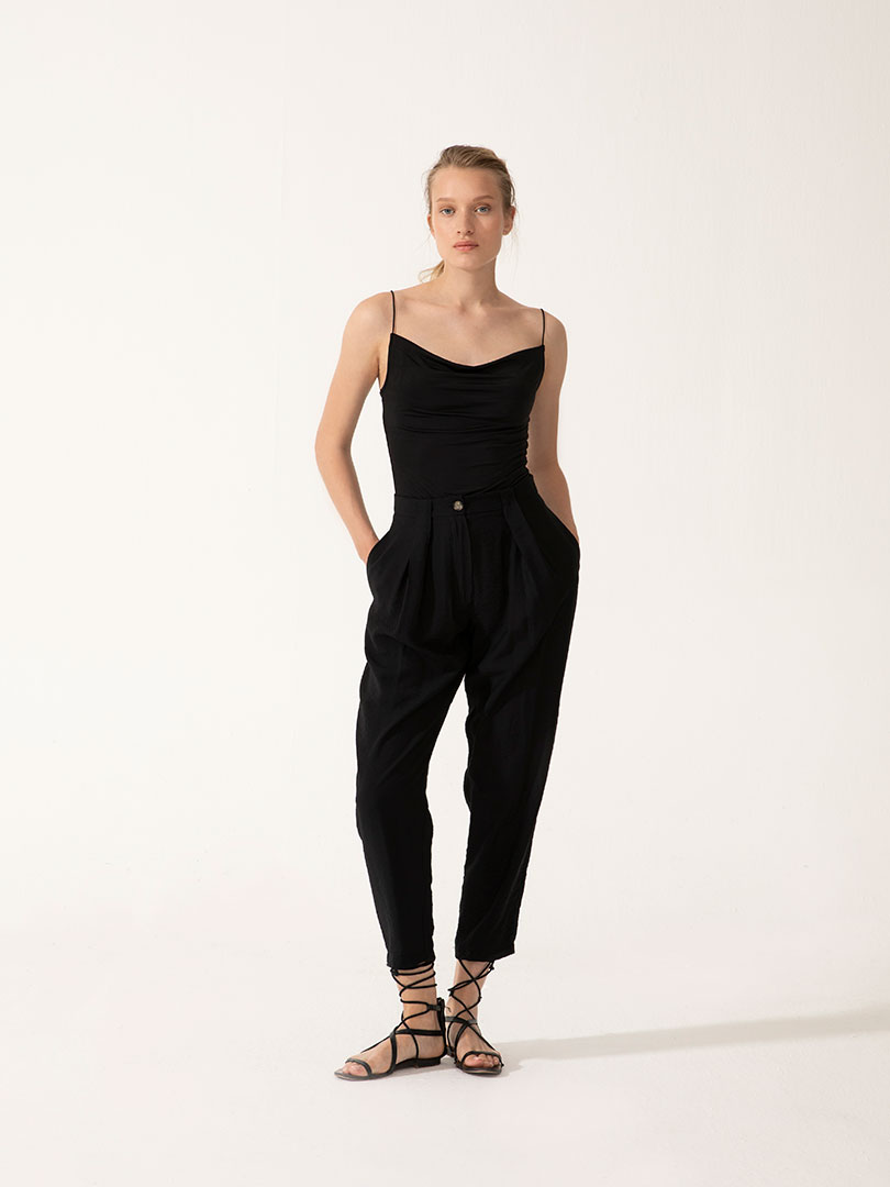 DAHLIA İp Askılı Degaje Yaka Bodysuit - Siyah