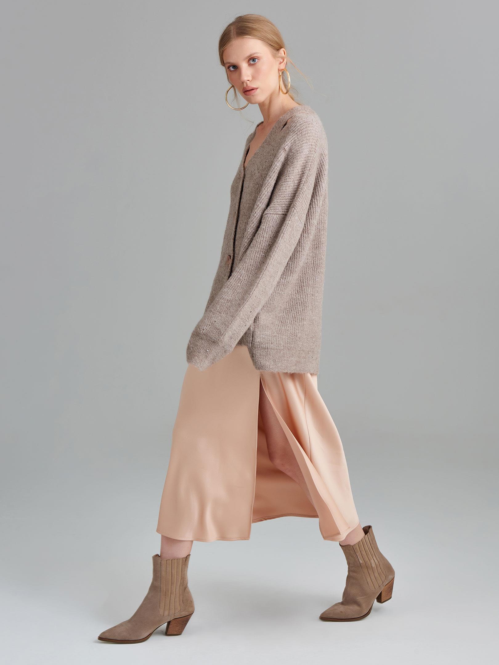 Düğmeli Oversize Cut Out Detaylı Triko Hırka - Bej Triko & Kazak Modelleri