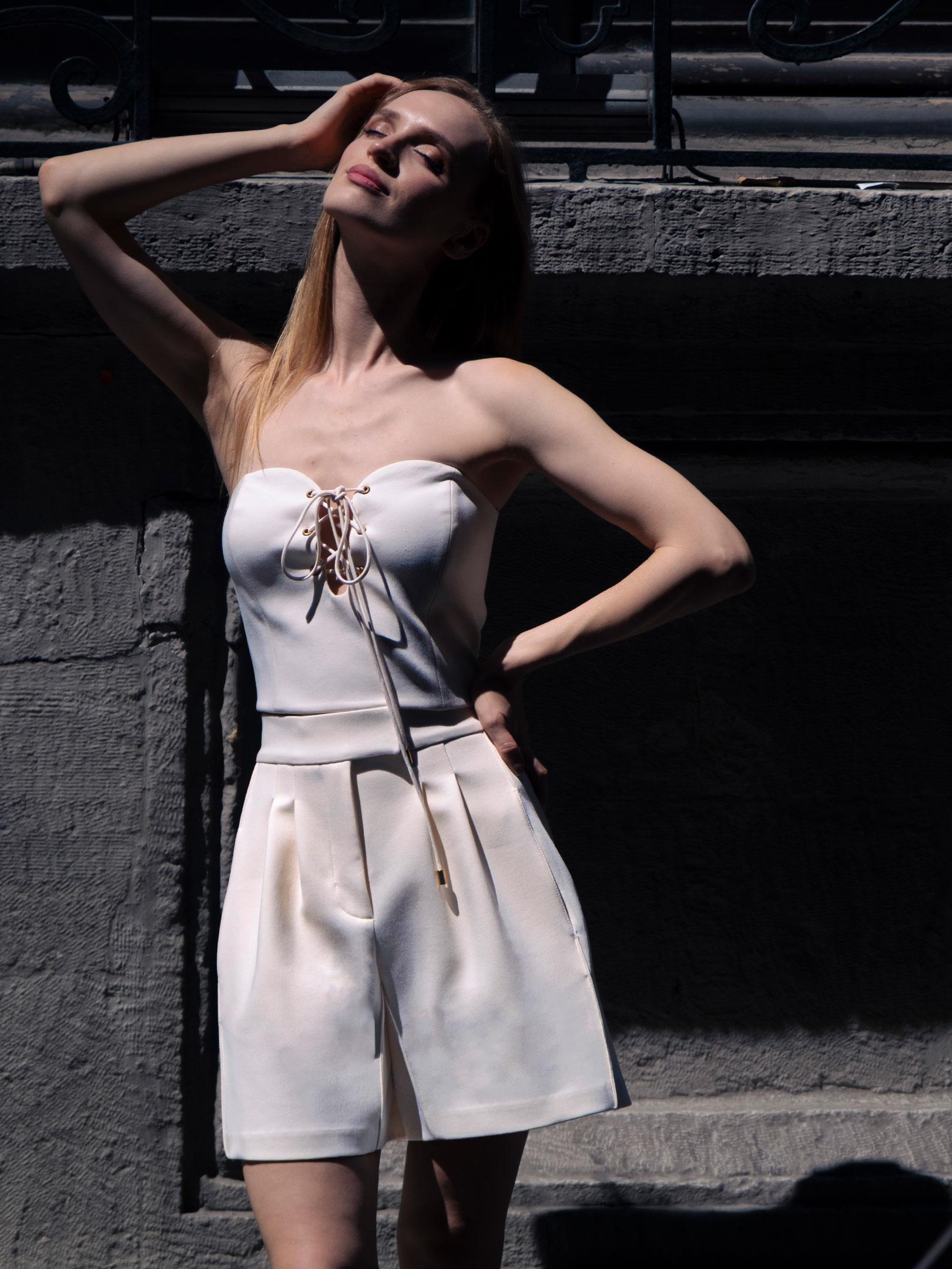 Kadın, Bayan Önü Dekolteli Bağcıklı Kalp Yaka Straplez Kesim Şık Büstiyer - Ekru Bluz Modelleri