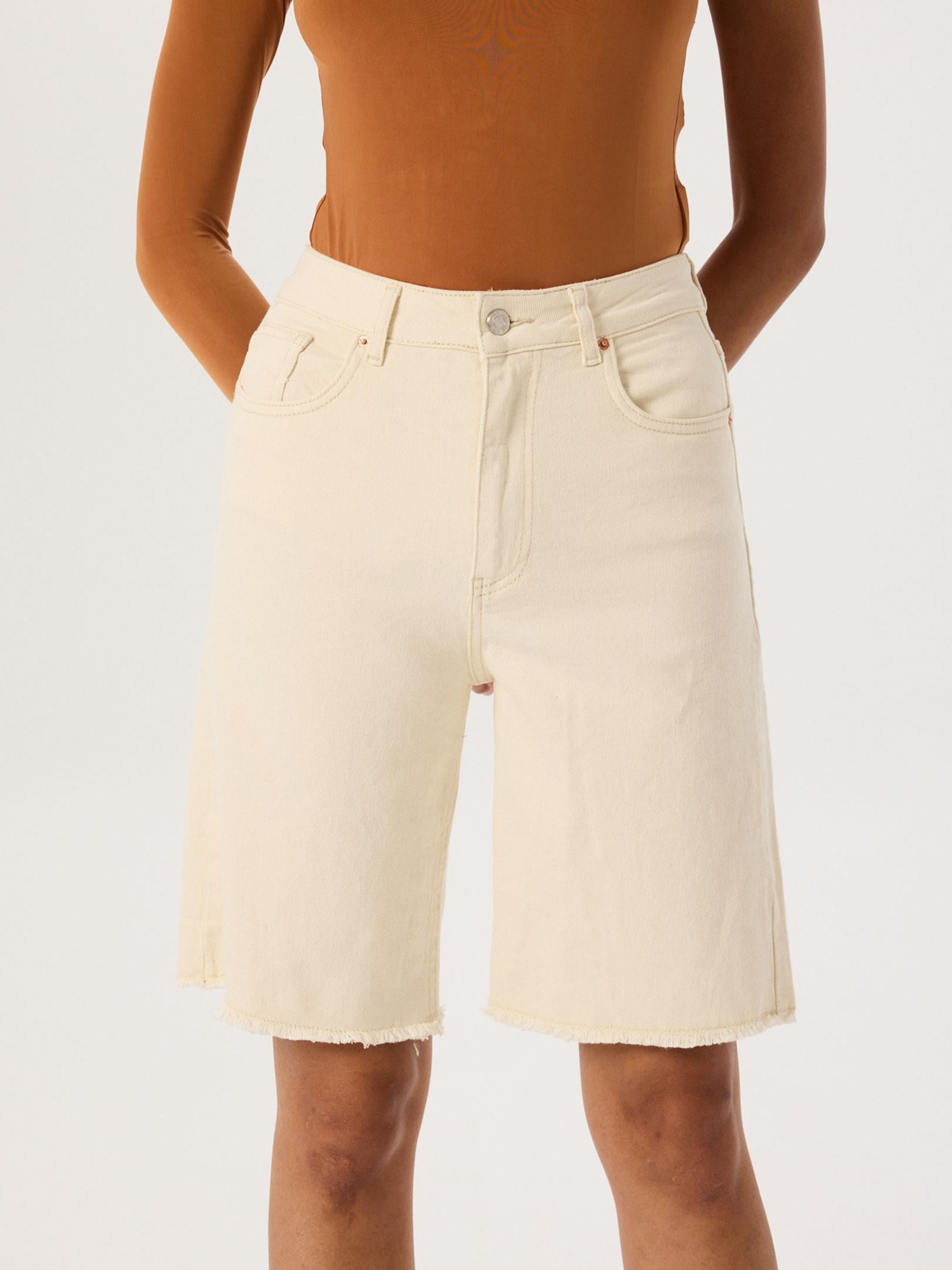 Paçası Dikişsiz Straight Fit Şort - Bej Şort Modelleri