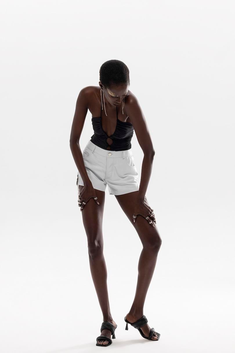 Swarovski Detaylı Mini Deri Şort - Beyaz