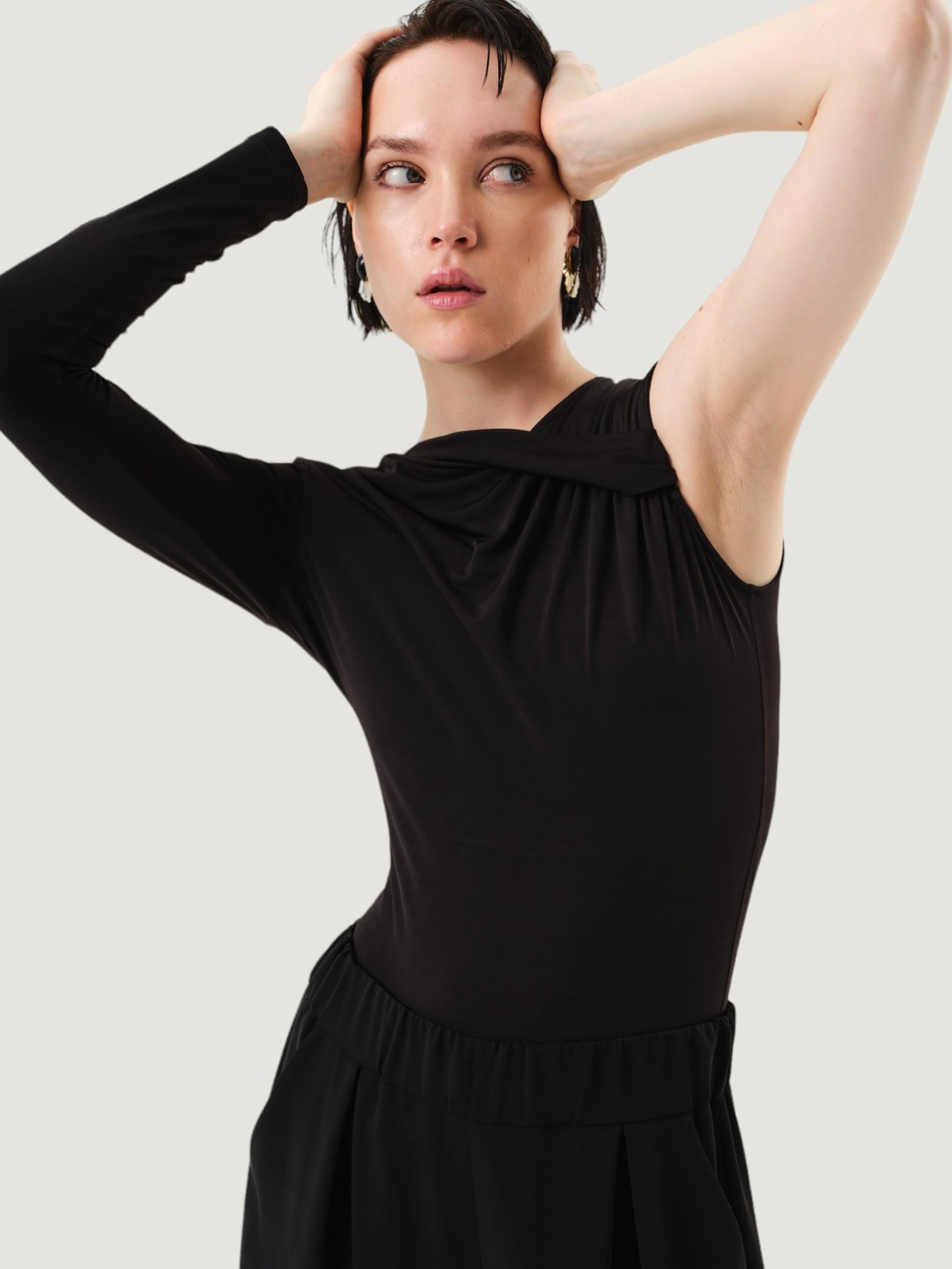 Tek Kol Yaka Detaylı Çıtçıtlı Body - Siyah Body Modelleri