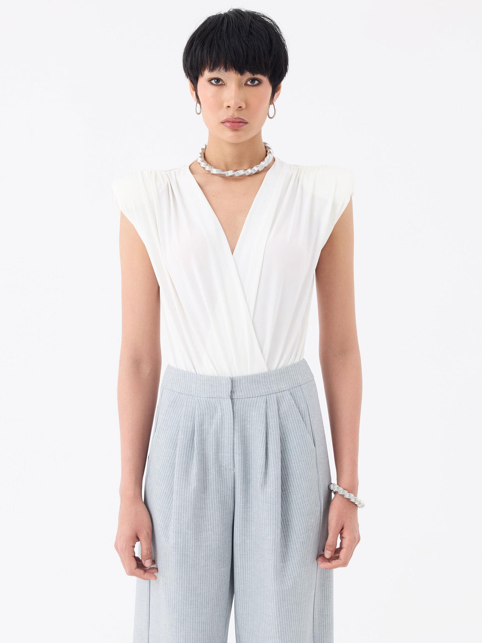 V Yakalı Önü Büzgülü ve Omuzu Vatka Detaylı Body - Ekru Body Modelleri