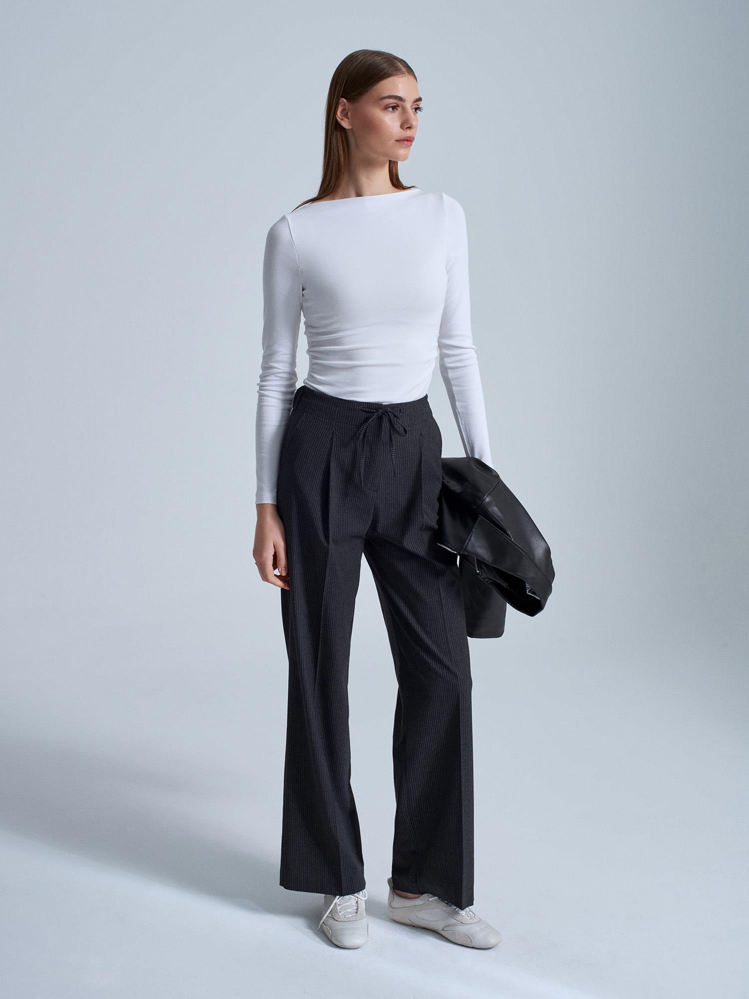  Wholesale Women's Ecru Boat Neck Gathered Top 0431-32198