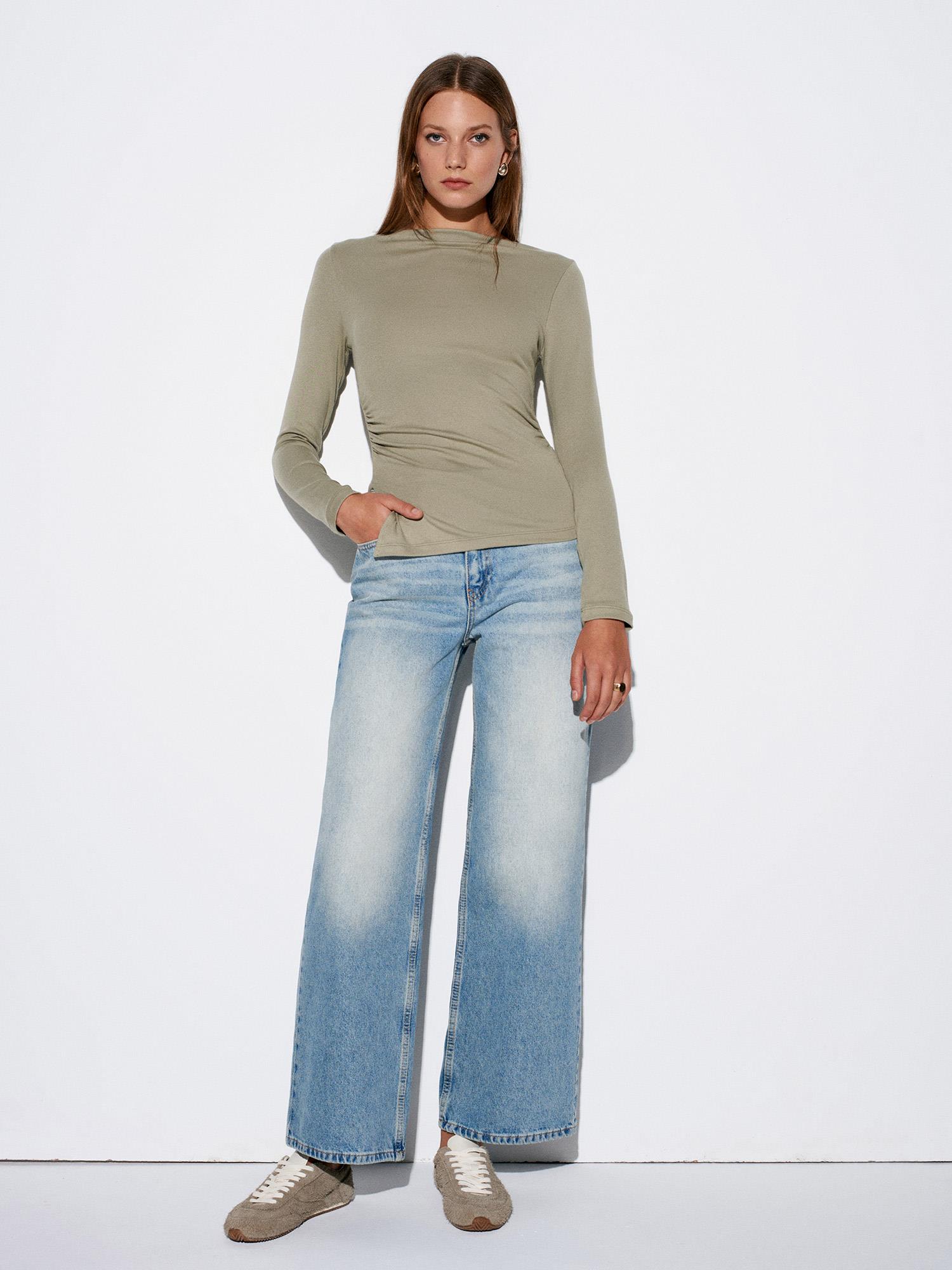  Wholesale Women's Ecru Boat Neck Gathered Top 0431W26-32198