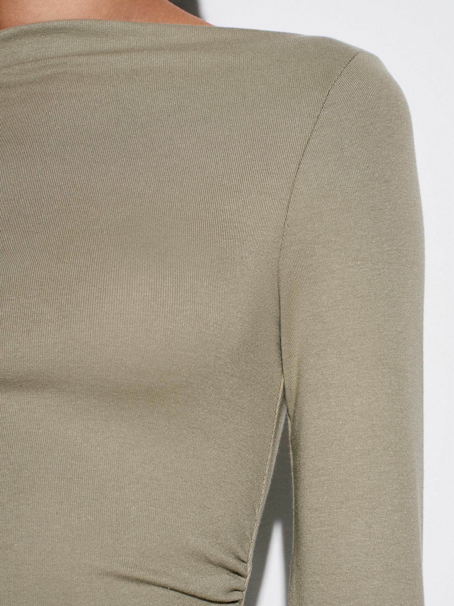  Wholesale Women's Ecru Boat Neck Gathered Top 0431W26-32198