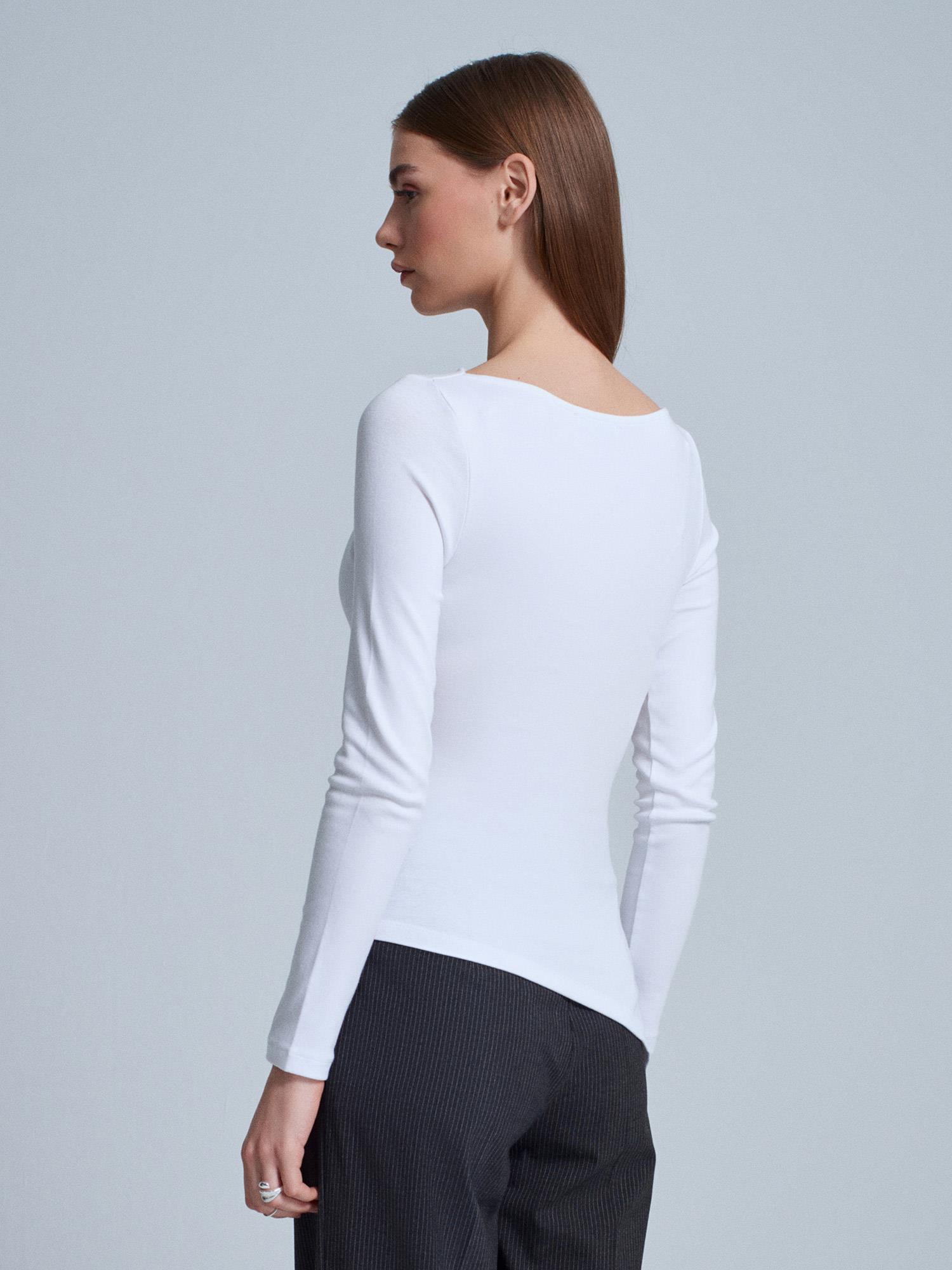  Wholesale Women's Ecru Boat Neck Gathered Top 0431-32198