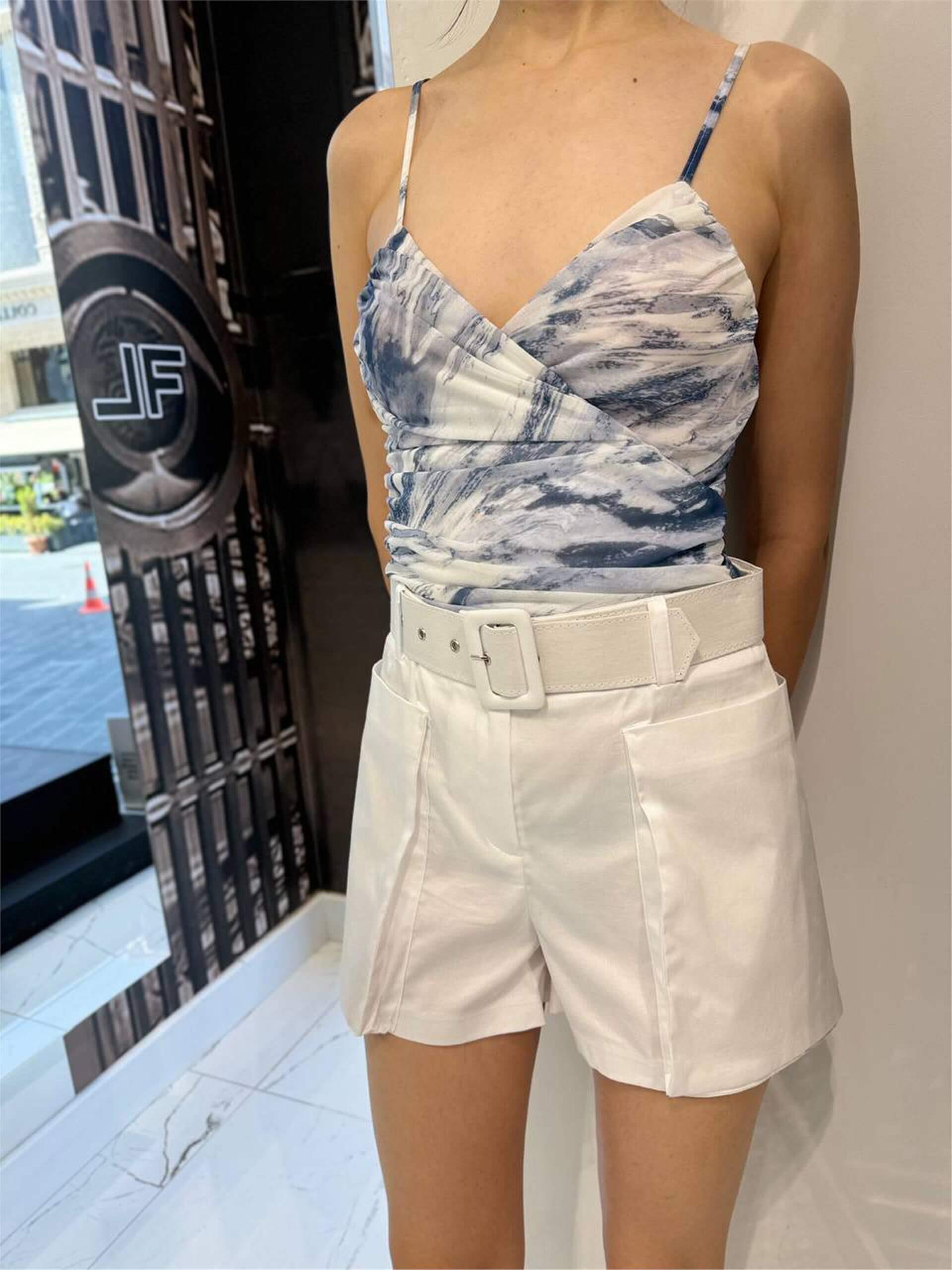 010631 SHORTS WITH BIG POCKETS AND BELT