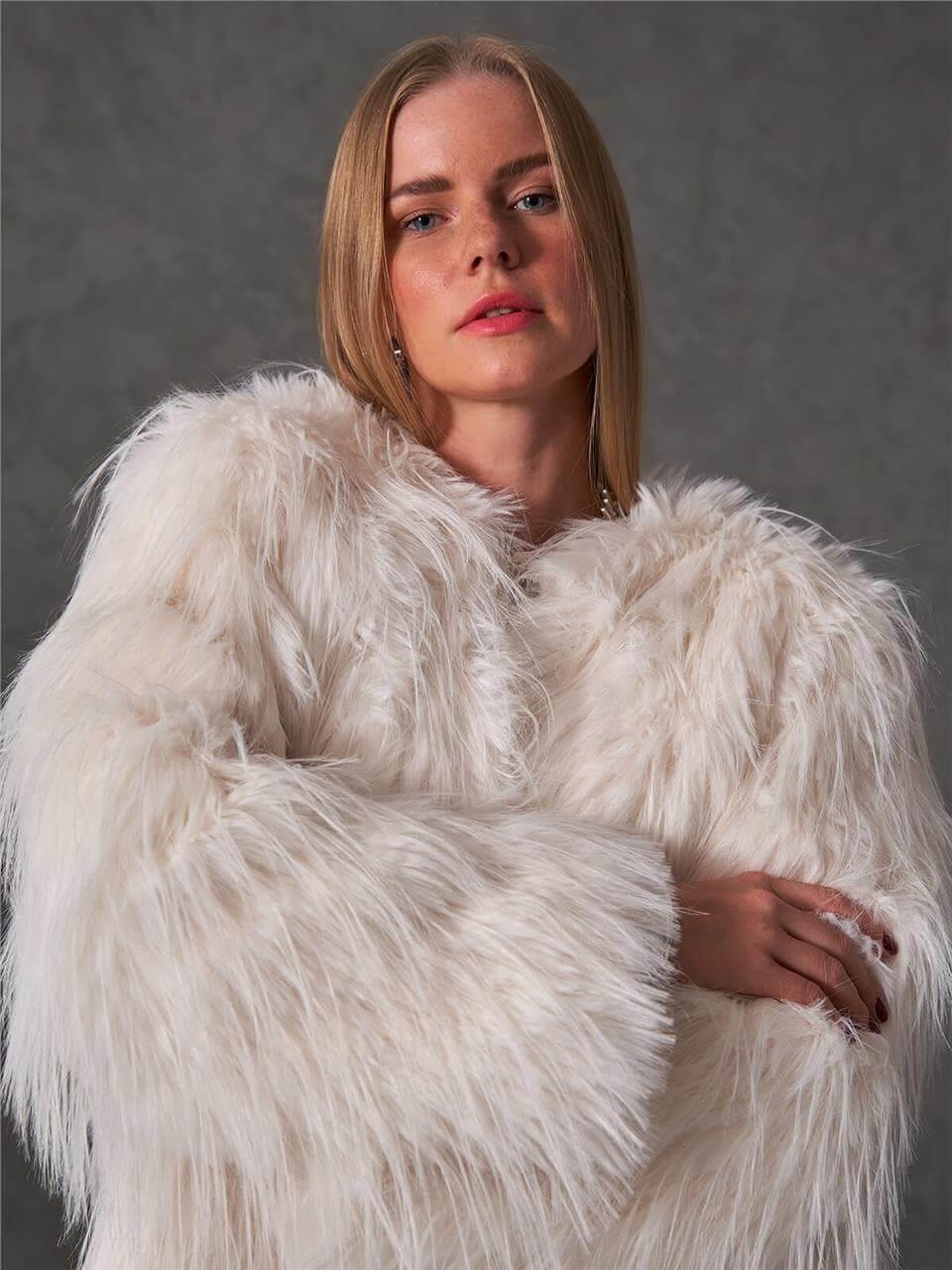 170453 Kısa Kürk Mont