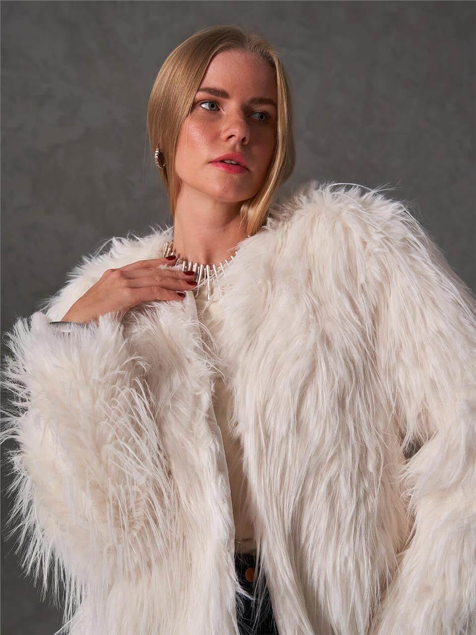 170453 Kısa Kürk Mont